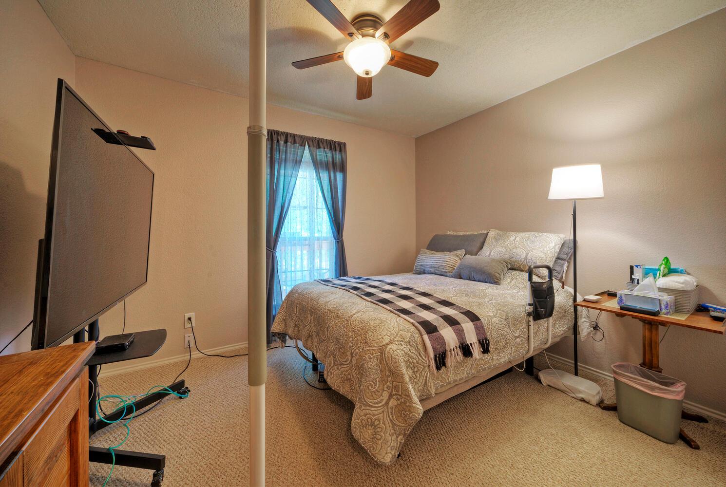 906 & 828 Water St, Webberville, TX 78653