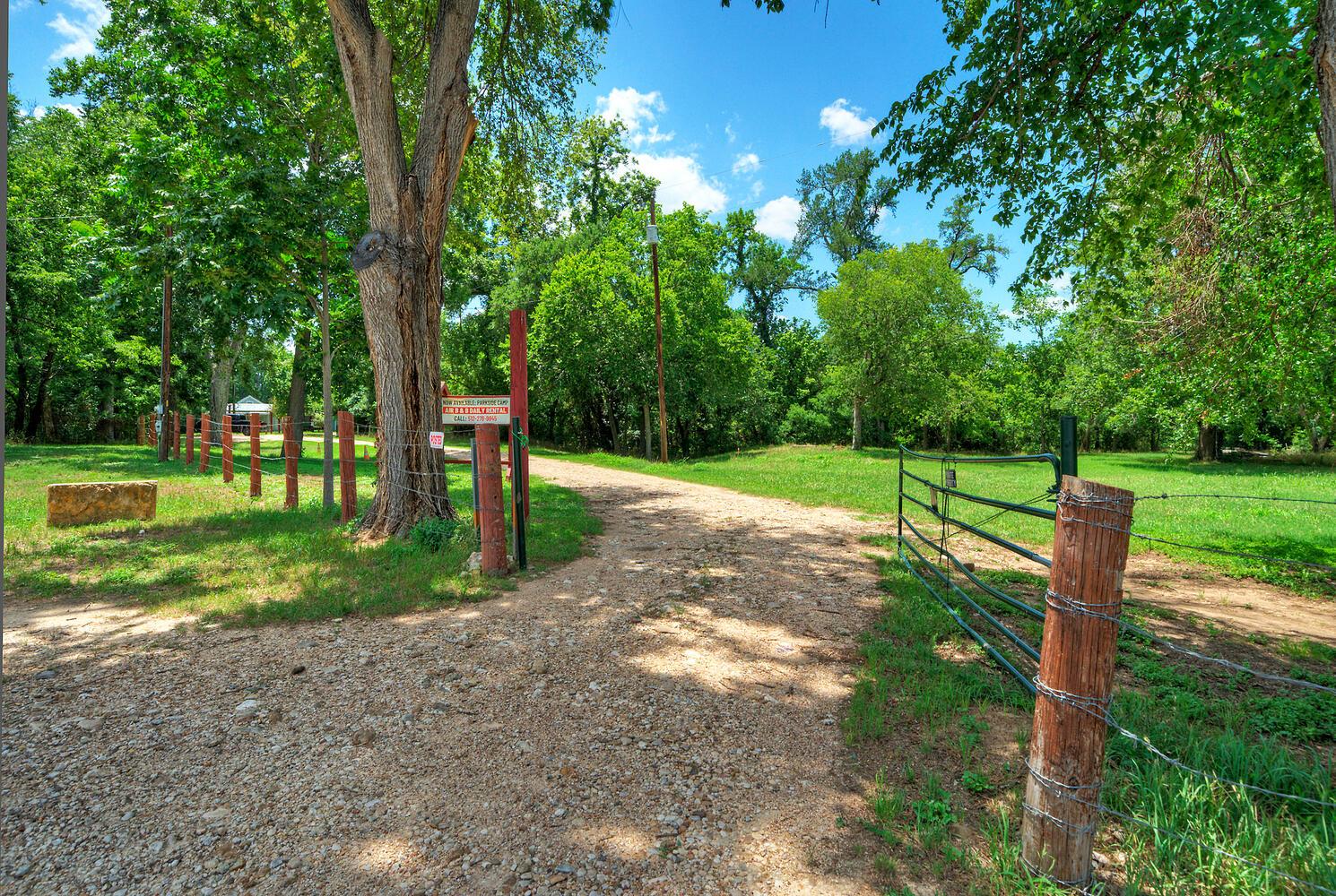 906 & 828 Water St, Webberville, TX 78653