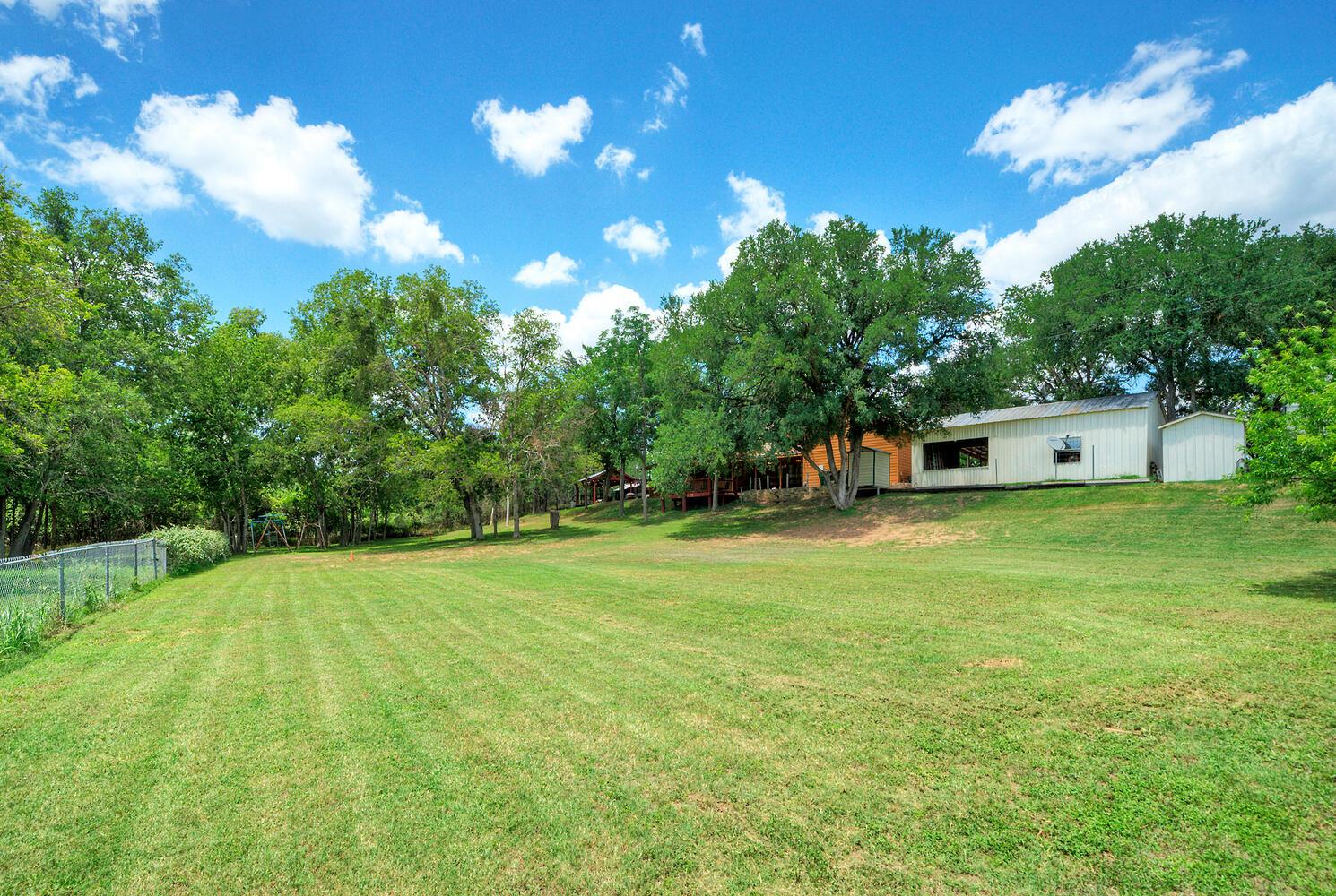 906 & 828 Water St, Webberville, TX 78653