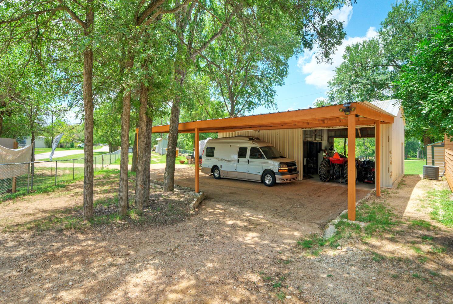 906 & 828 Water St, Webberville, TX 78653