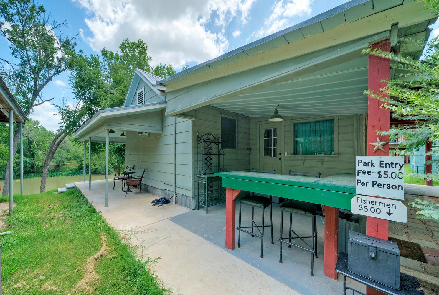 906 & 828 Water St, Webberville, TX 78653