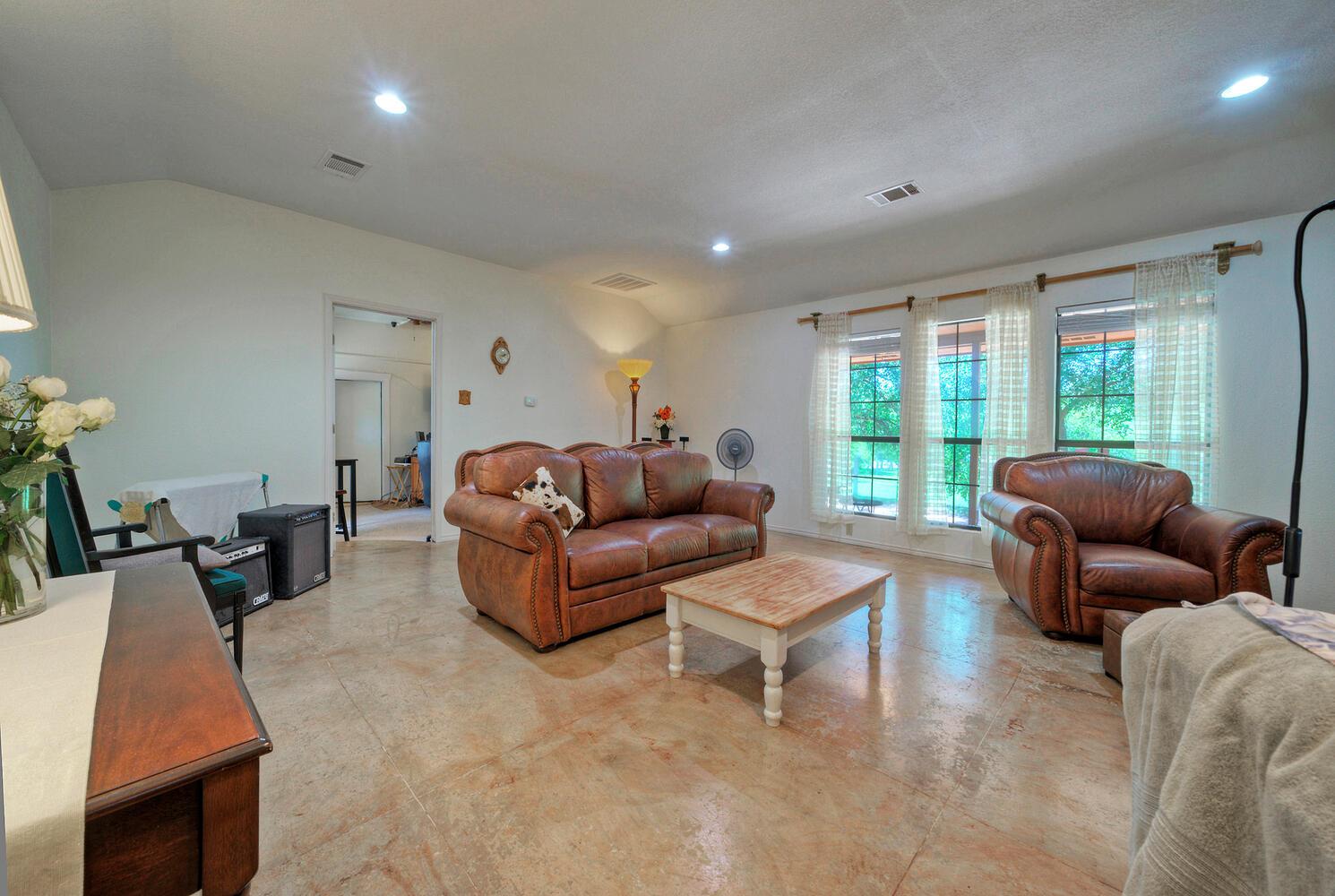 906 & 828 Water St, Webberville, TX 78653