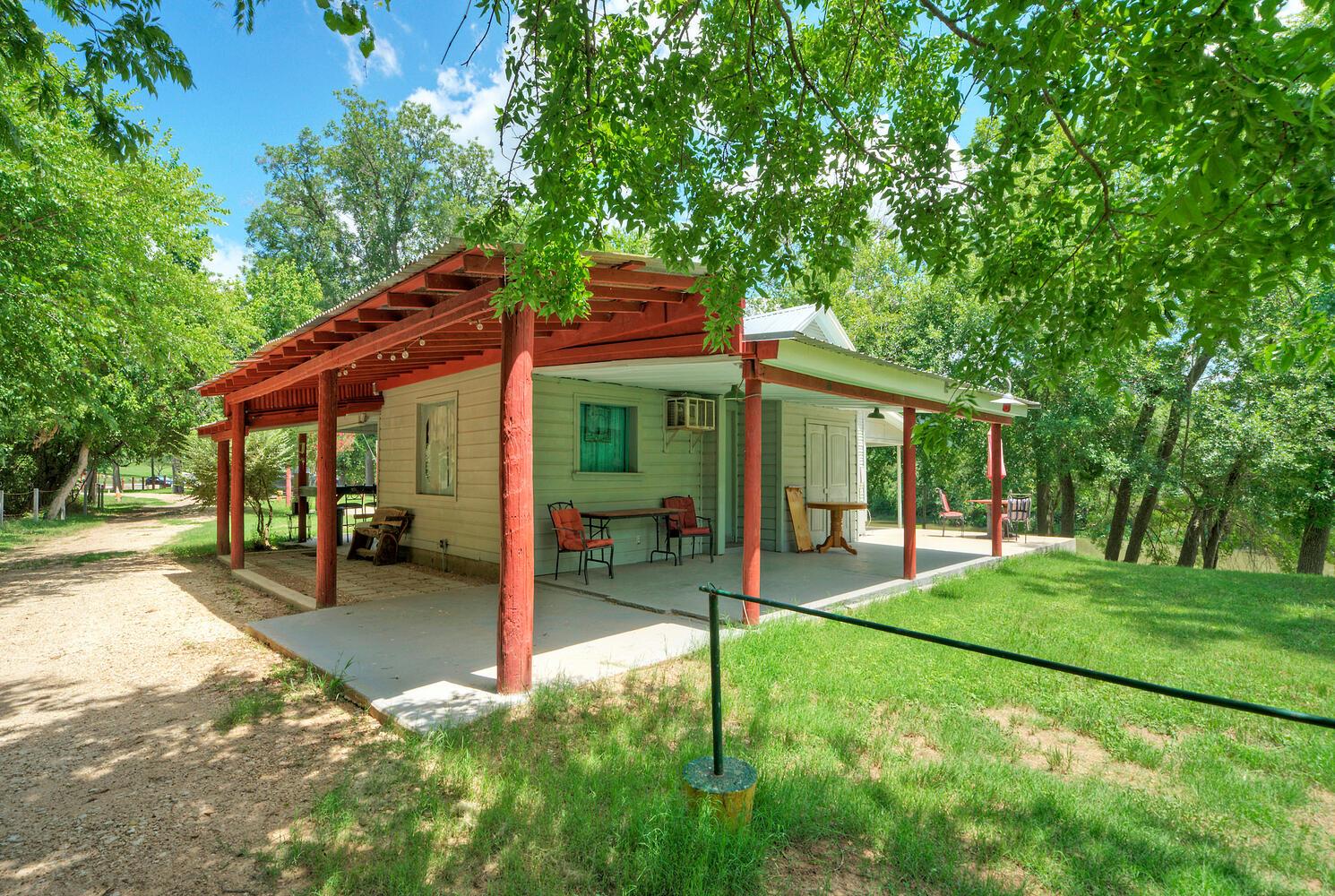 906 & 828 Water St, Webberville, TX 78653