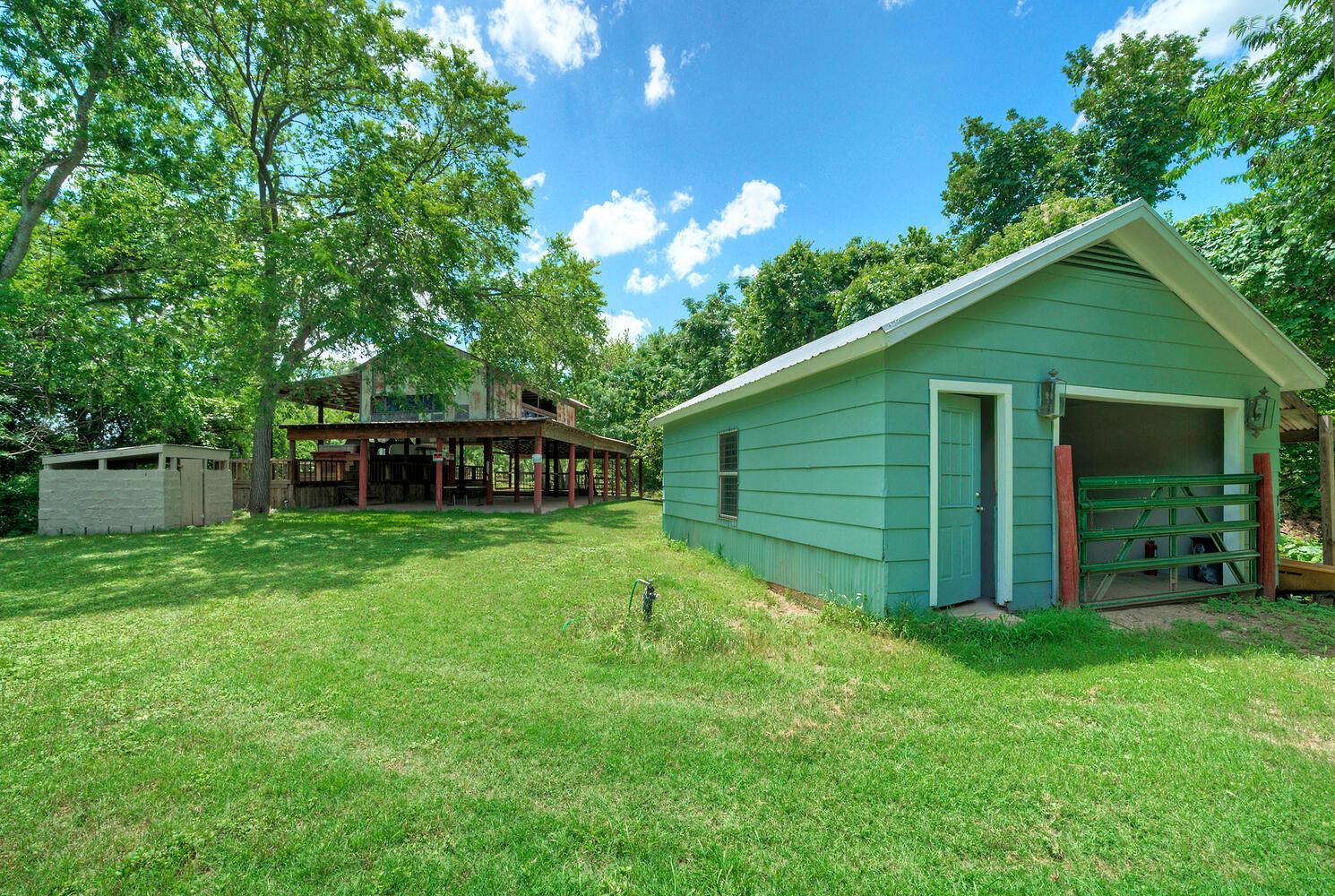 906 & 828 Water St, Webberville, TX 78653