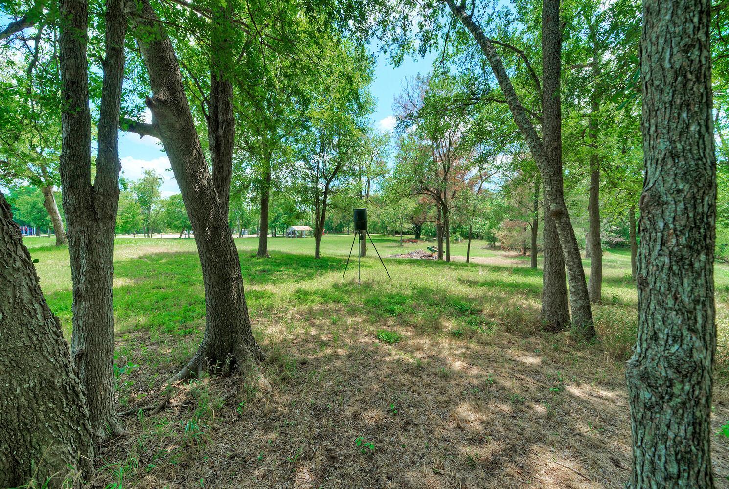 906 & 828 Water St, Webberville, TX 78653