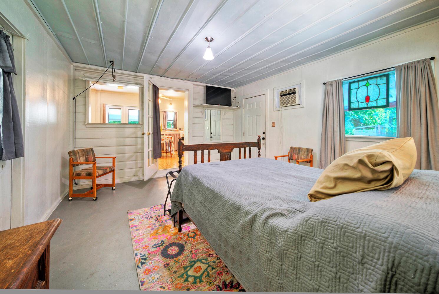 906 & 828 Water St, Webberville, TX 78653
