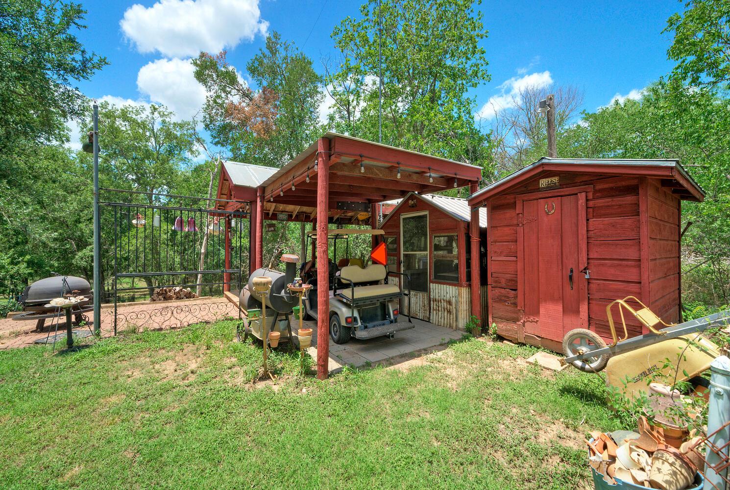 906 & 828 Water St, Webberville, TX 78653