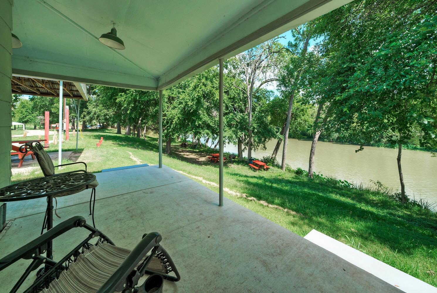 906 & 828 Water St, Webberville, TX 78653