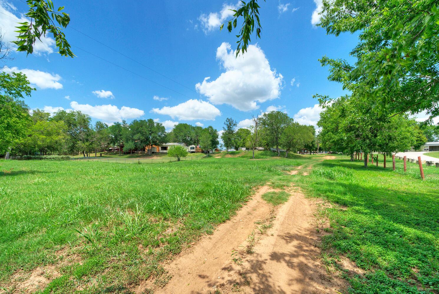 906 & 828 Water St, Webberville, TX 78653