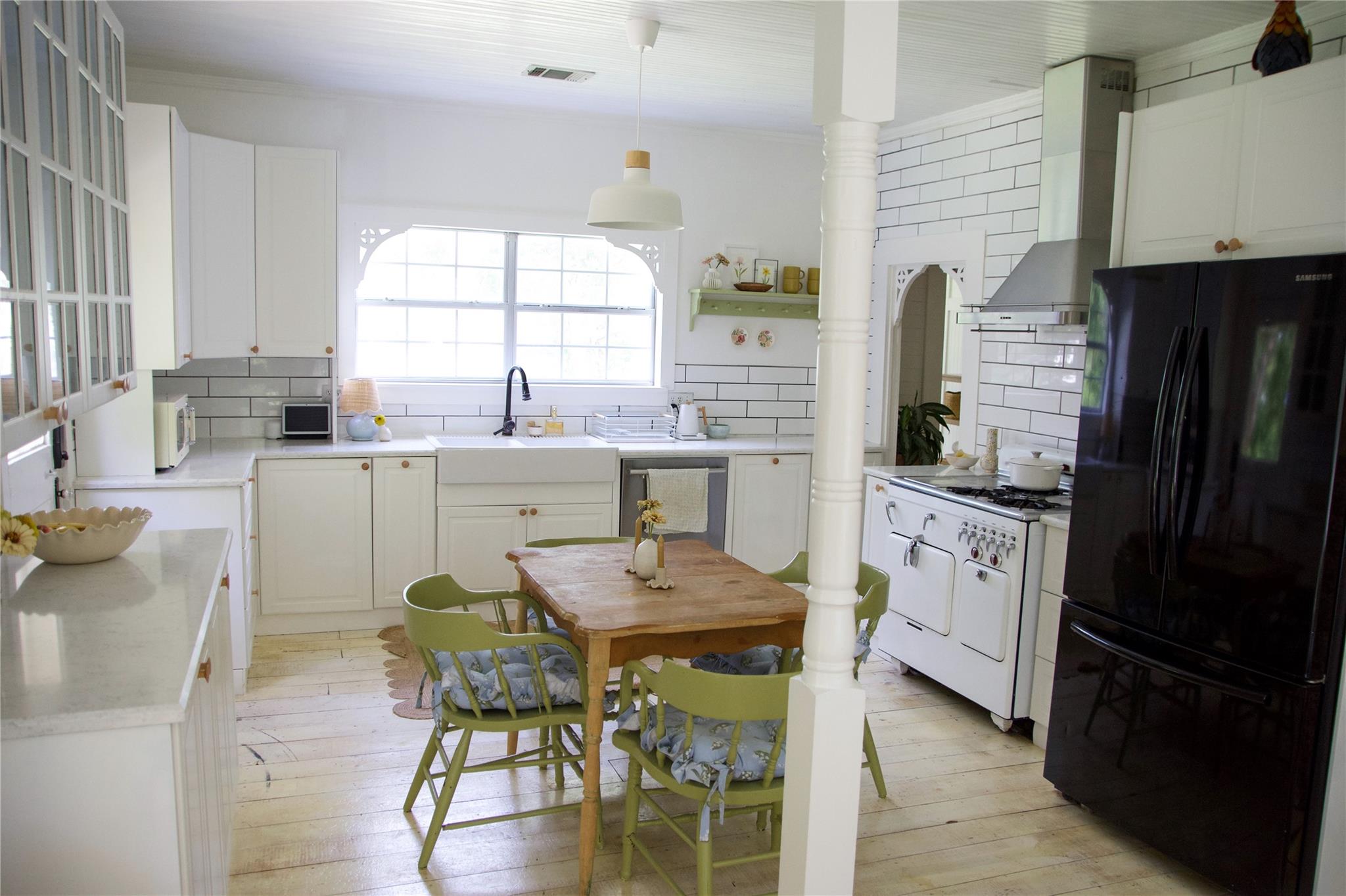 306 5th Ave, Smithville, TX 78957