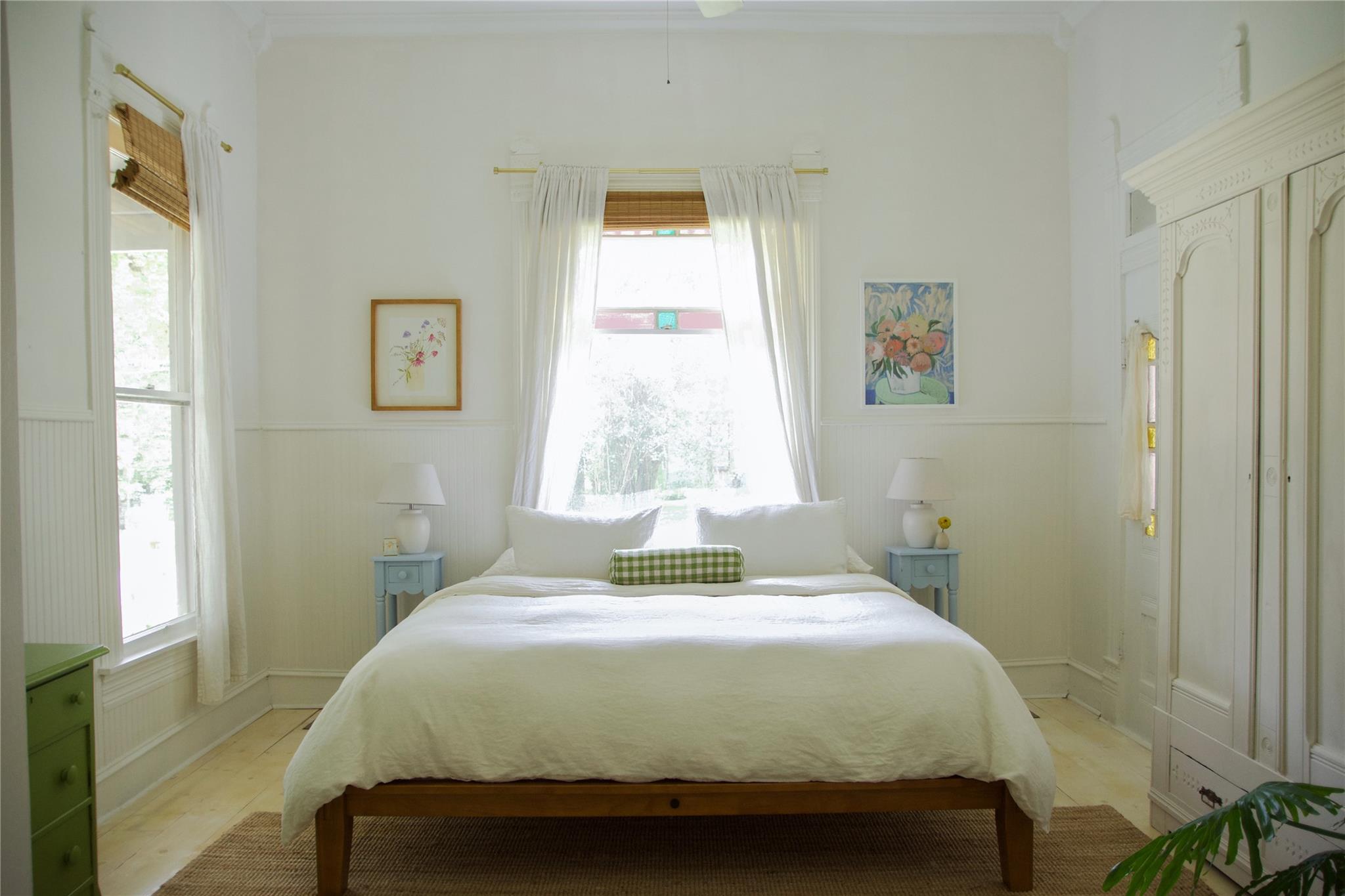 306 5th Ave, Smithville, TX 78957