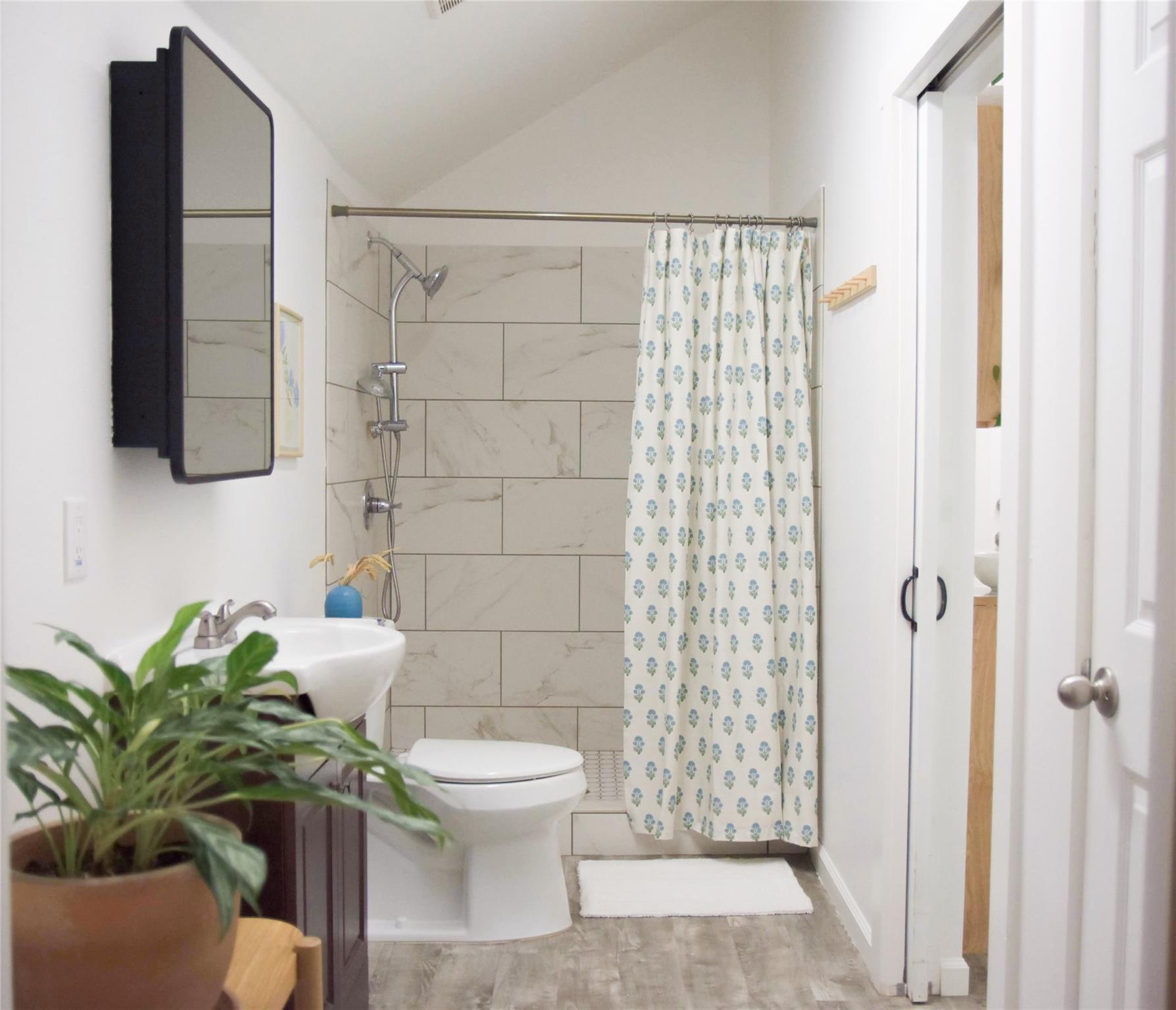 306 5th Ave, Smithville, TX 78957