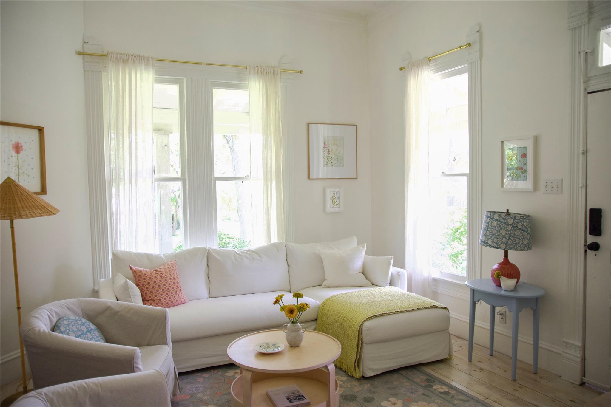 306 5th Ave, Smithville, TX 78957