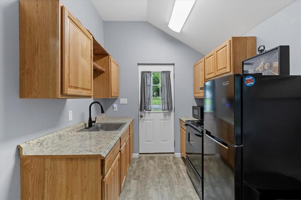 306 5th Ave, Smithville, TX 78957