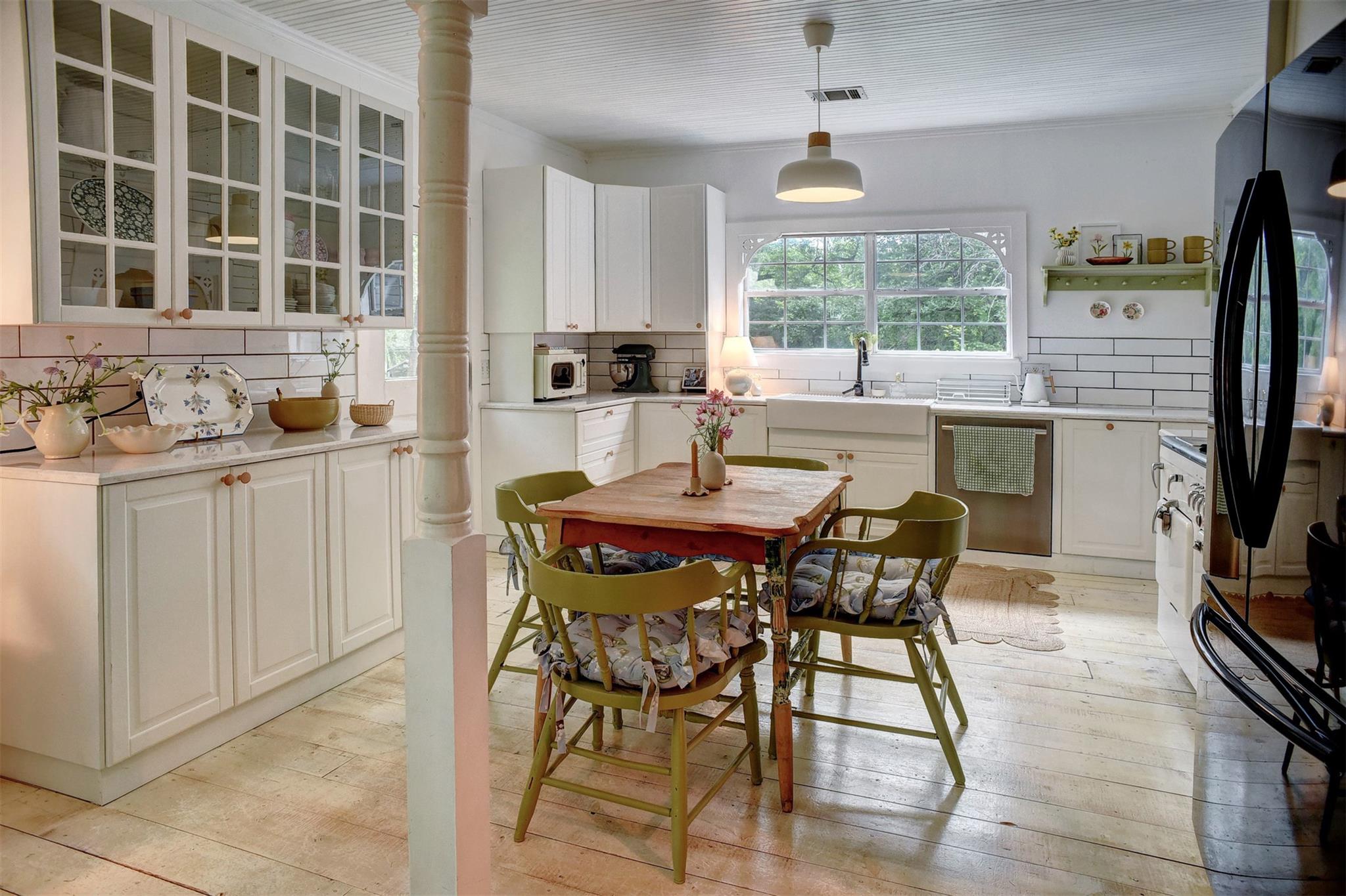306 5th Ave, Smithville, TX 78957