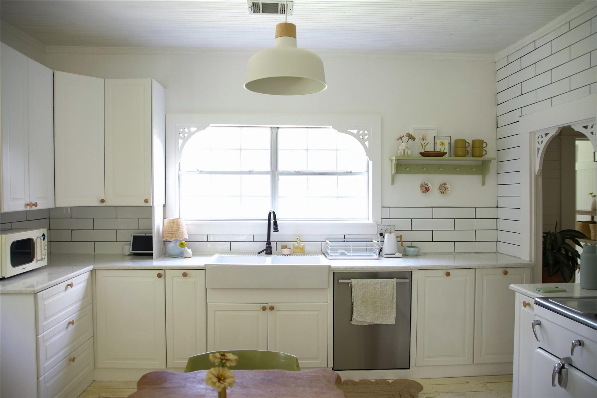 306 5th Ave, Smithville, TX 78957