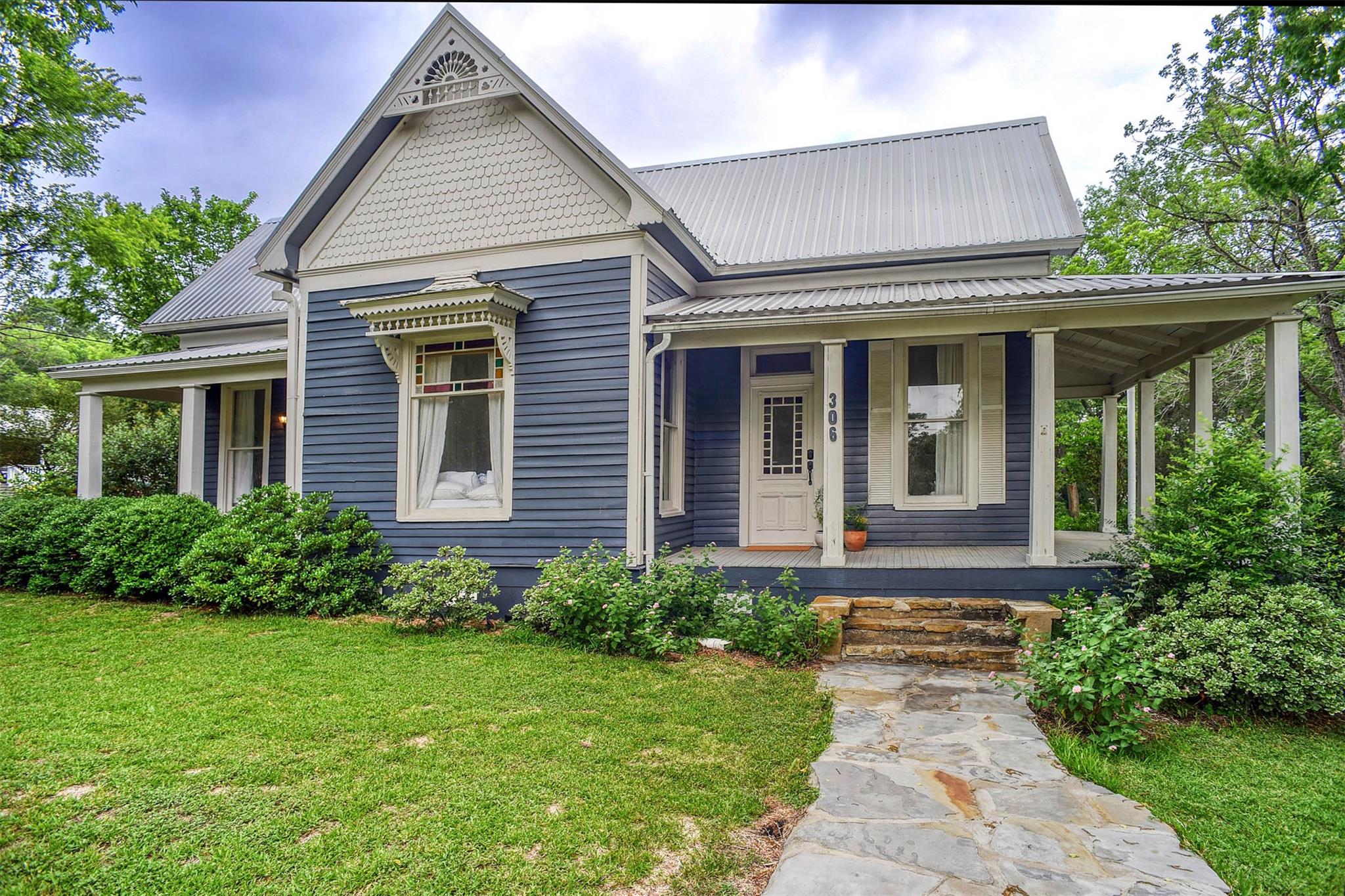 306 5th Ave, Smithville, TX 78957
