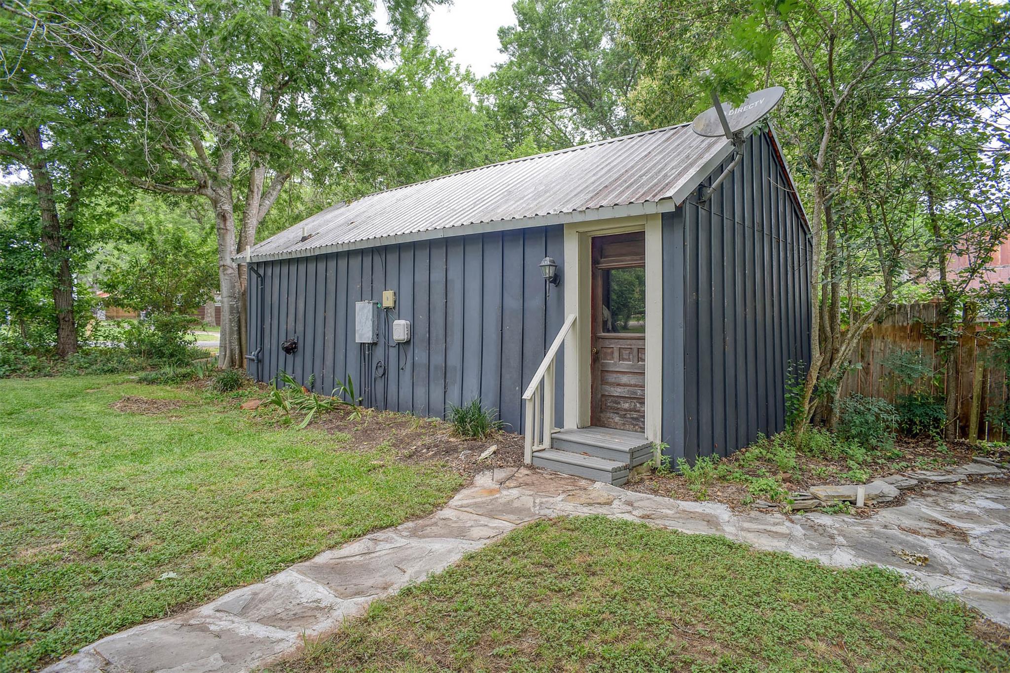 306 5th Ave, Smithville, TX 78957