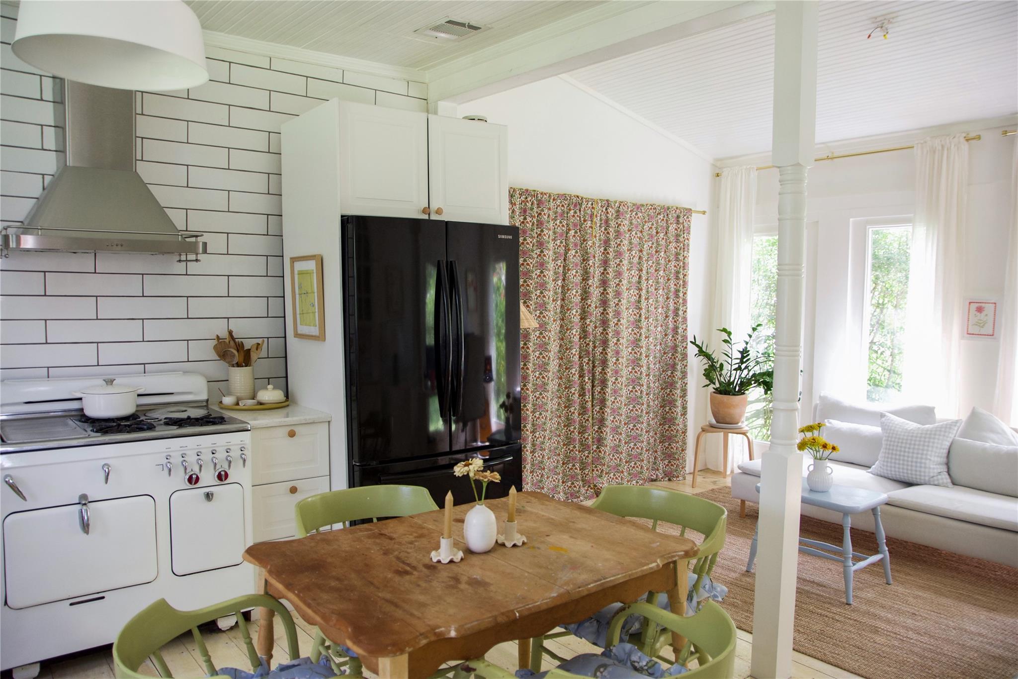 306 5th Ave, Smithville, TX 78957