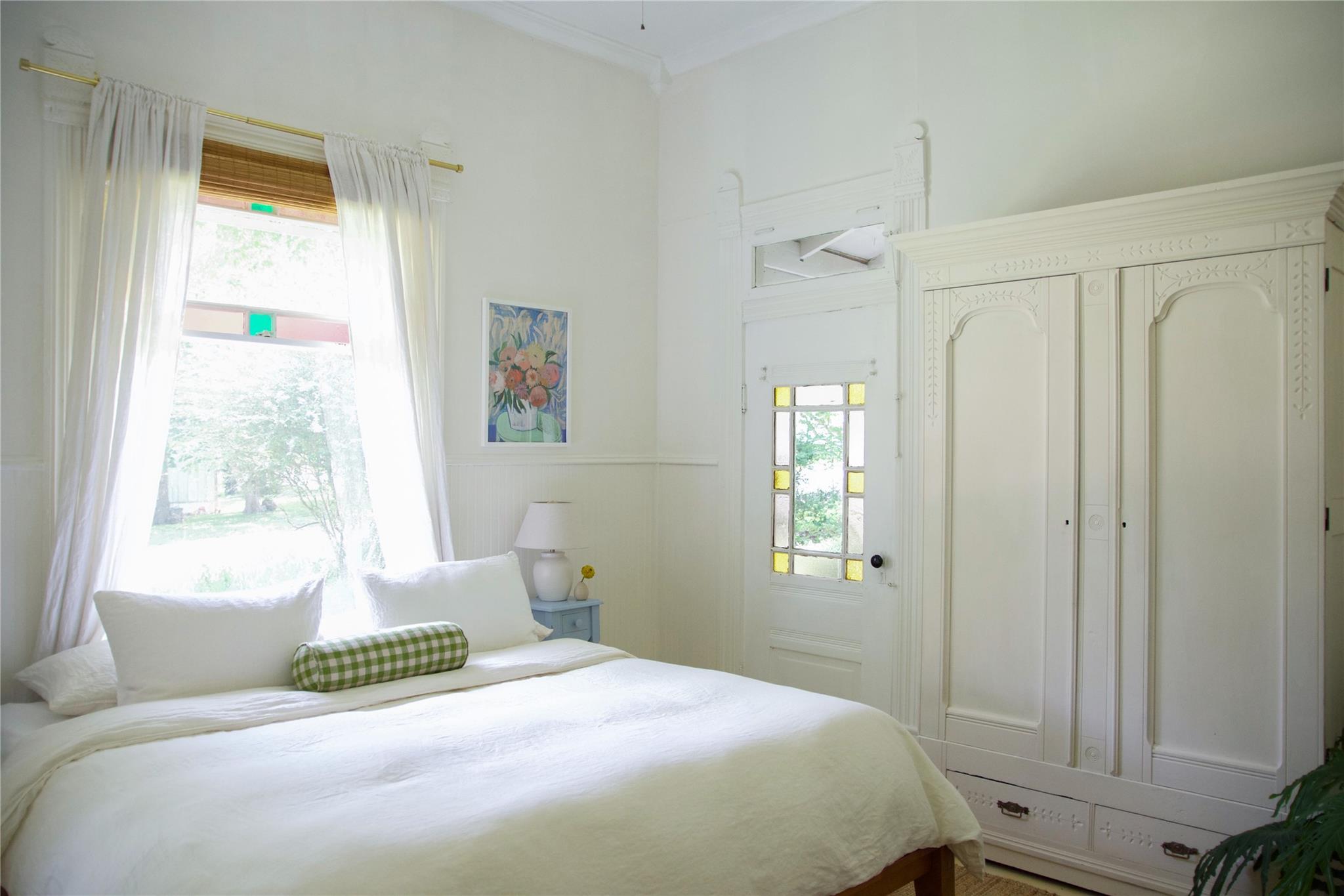 306 5th Ave, Smithville, TX 78957