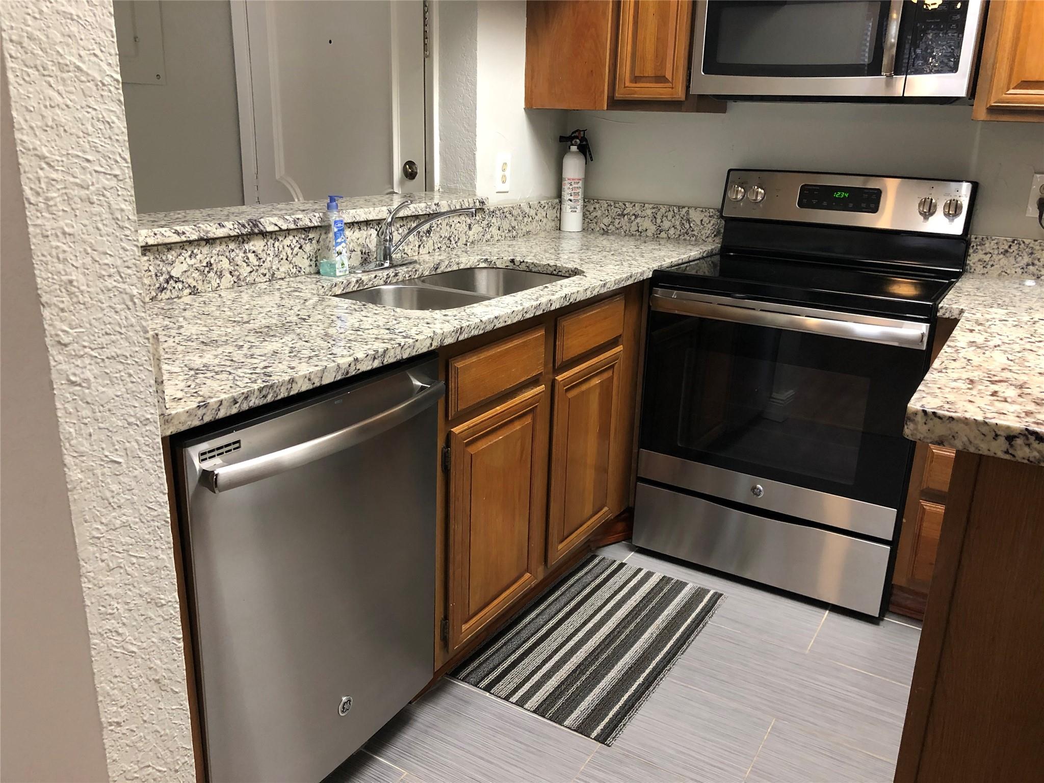 806 W 24th St # 123, Austin, TX 78705