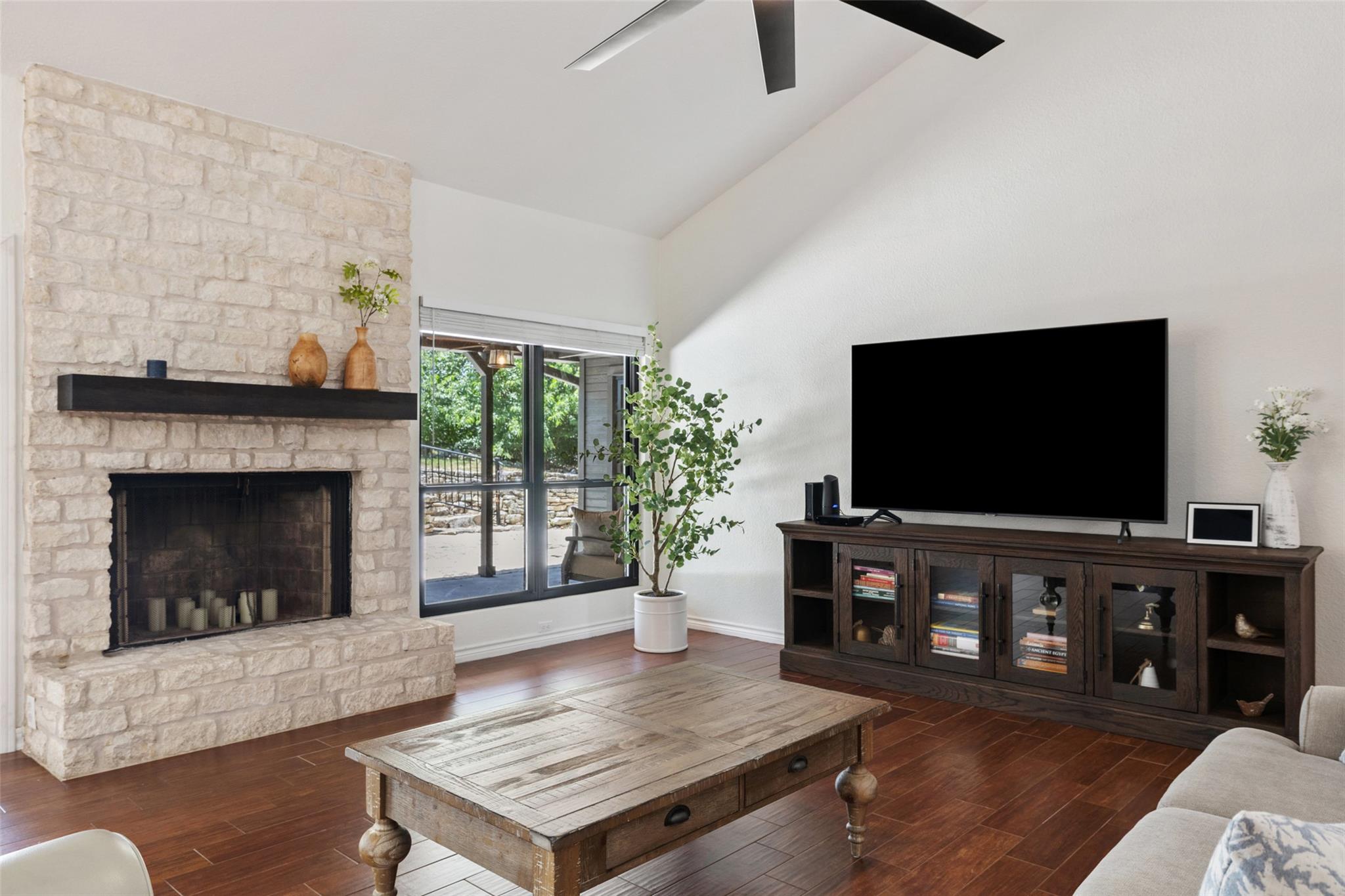 103 Schooner Dr, Lakeway, TX 78738
