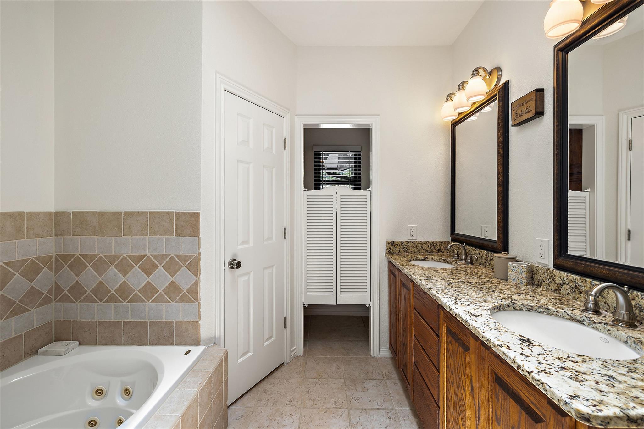 103 Schooner Dr, Lakeway, TX 78738
