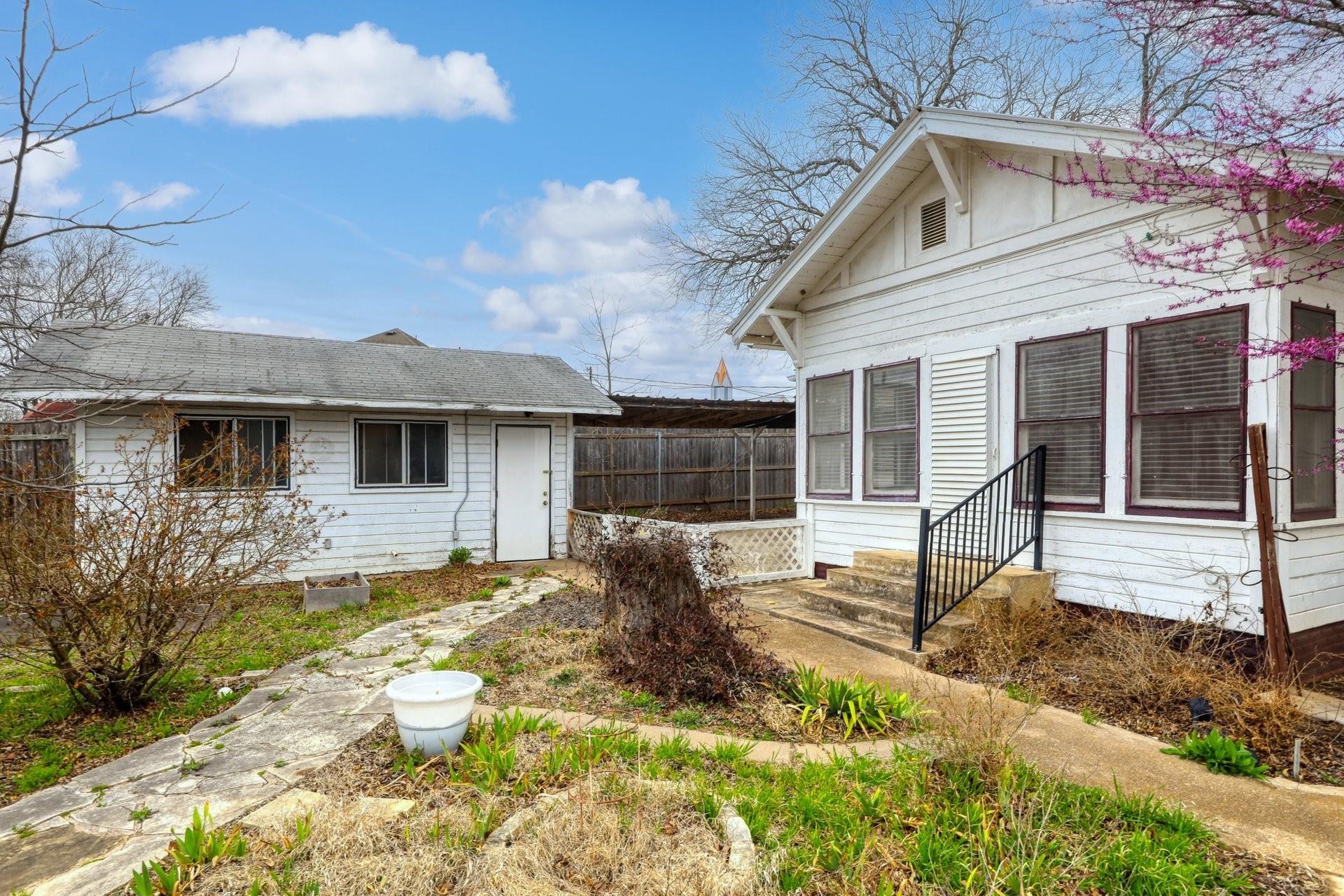 804 Main St, Liberty Hill, TX 78642