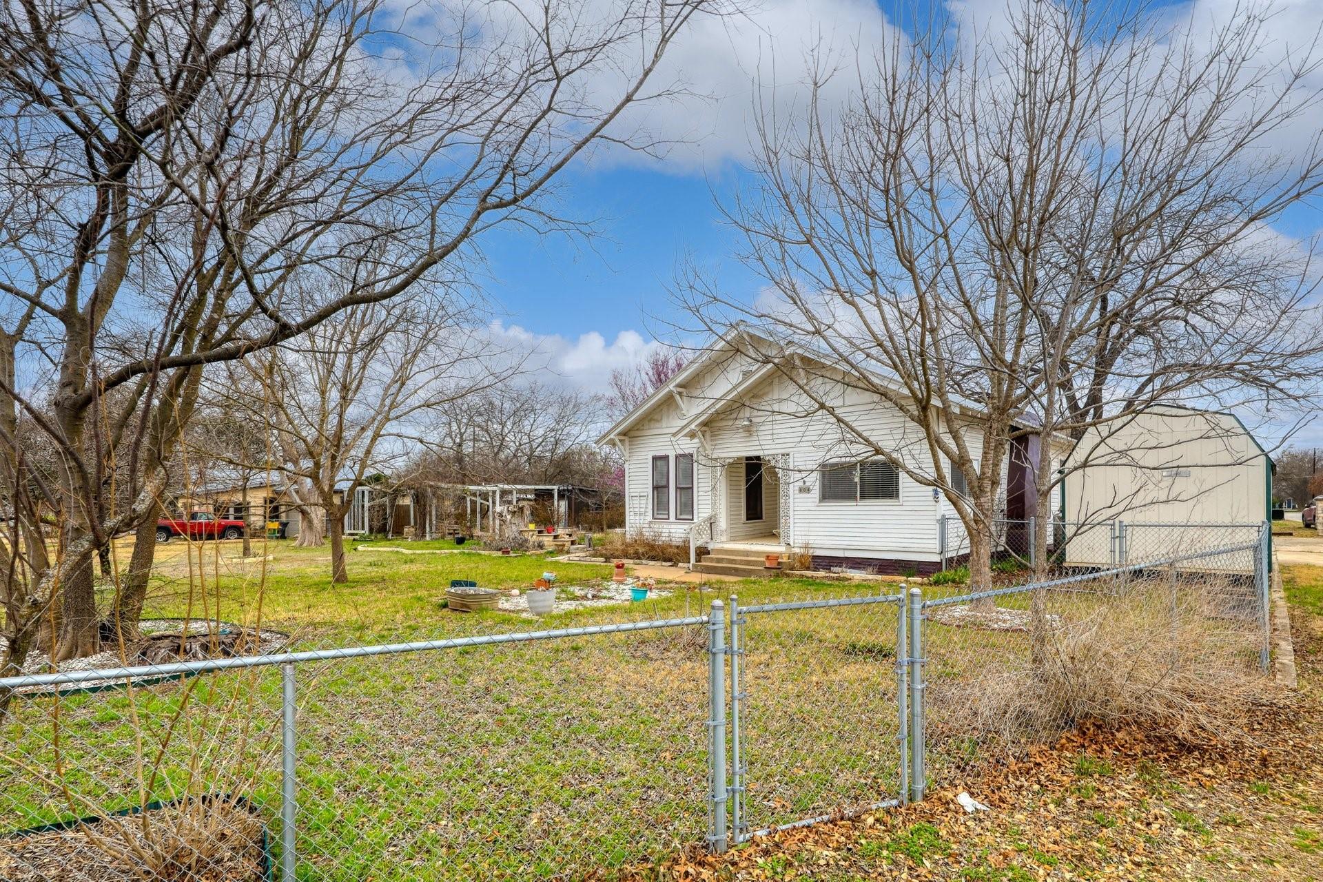 804 Main St, Liberty Hill, TX 78642