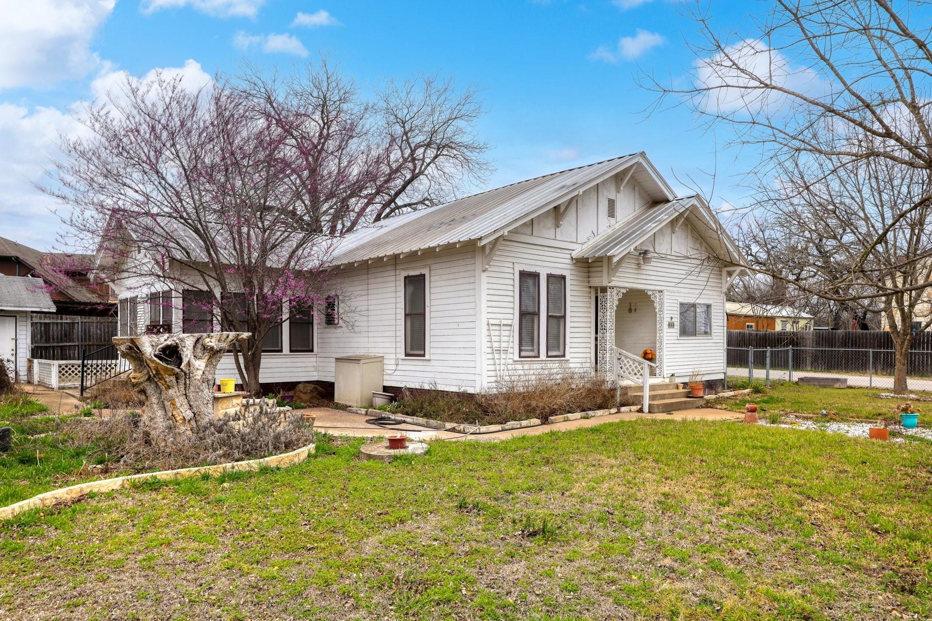 804 Main St, Liberty Hill, TX 78642