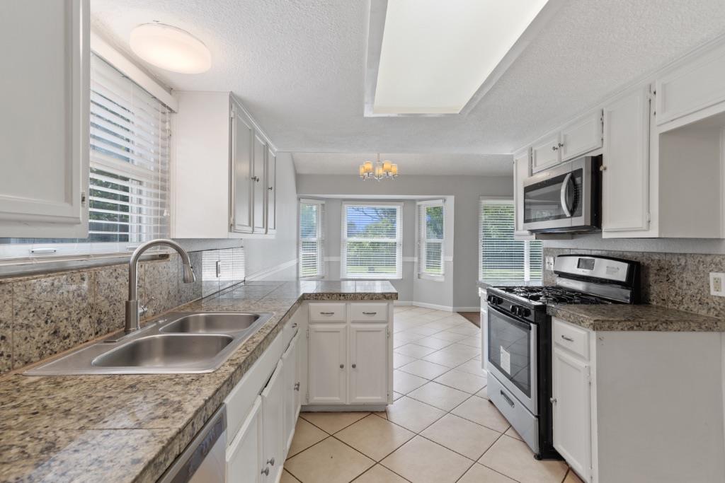 302 Splitrock St, Round Rock, TX 78681