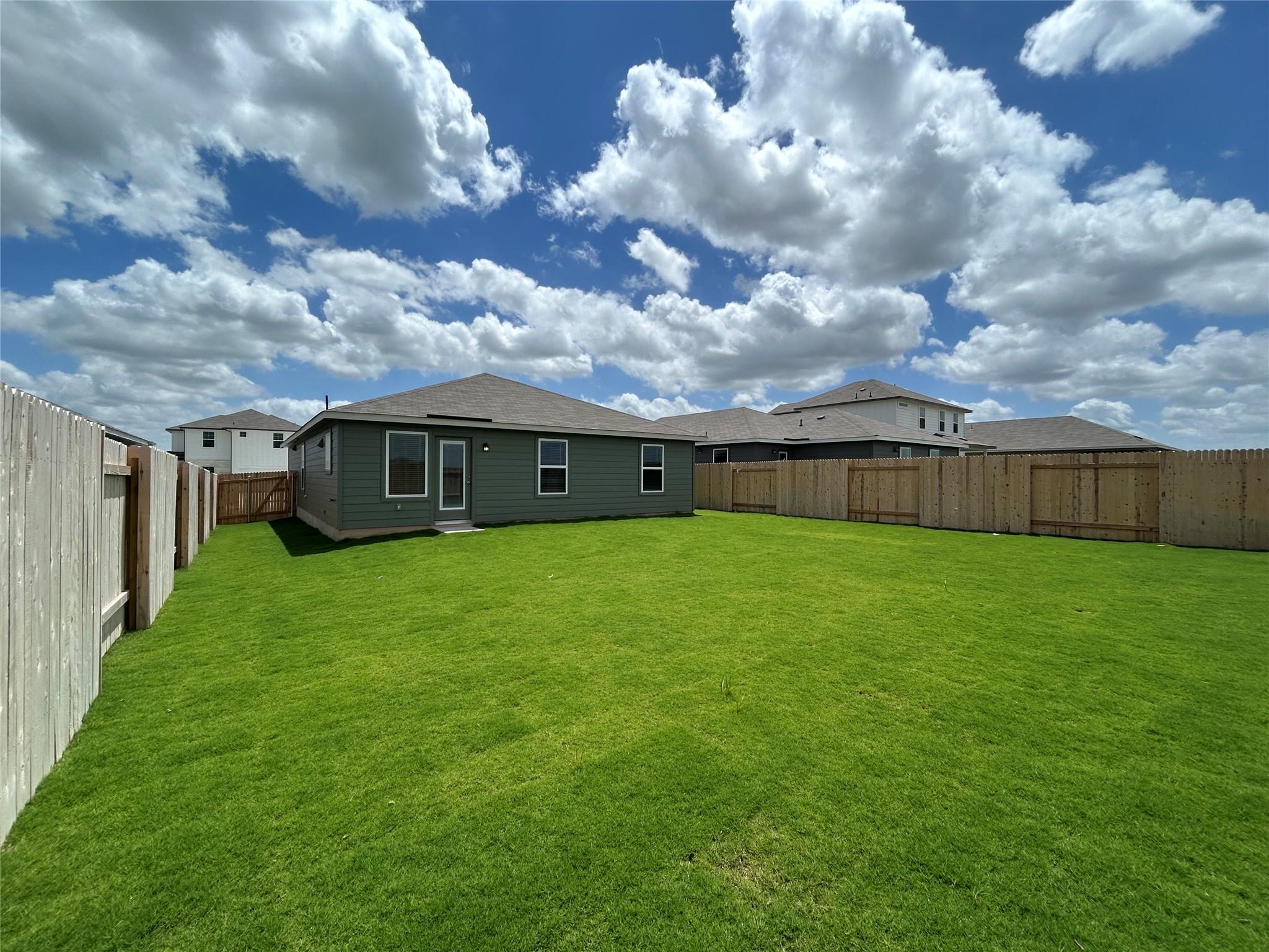 153 Honey Bee Rd, Jarrell, TX 76537