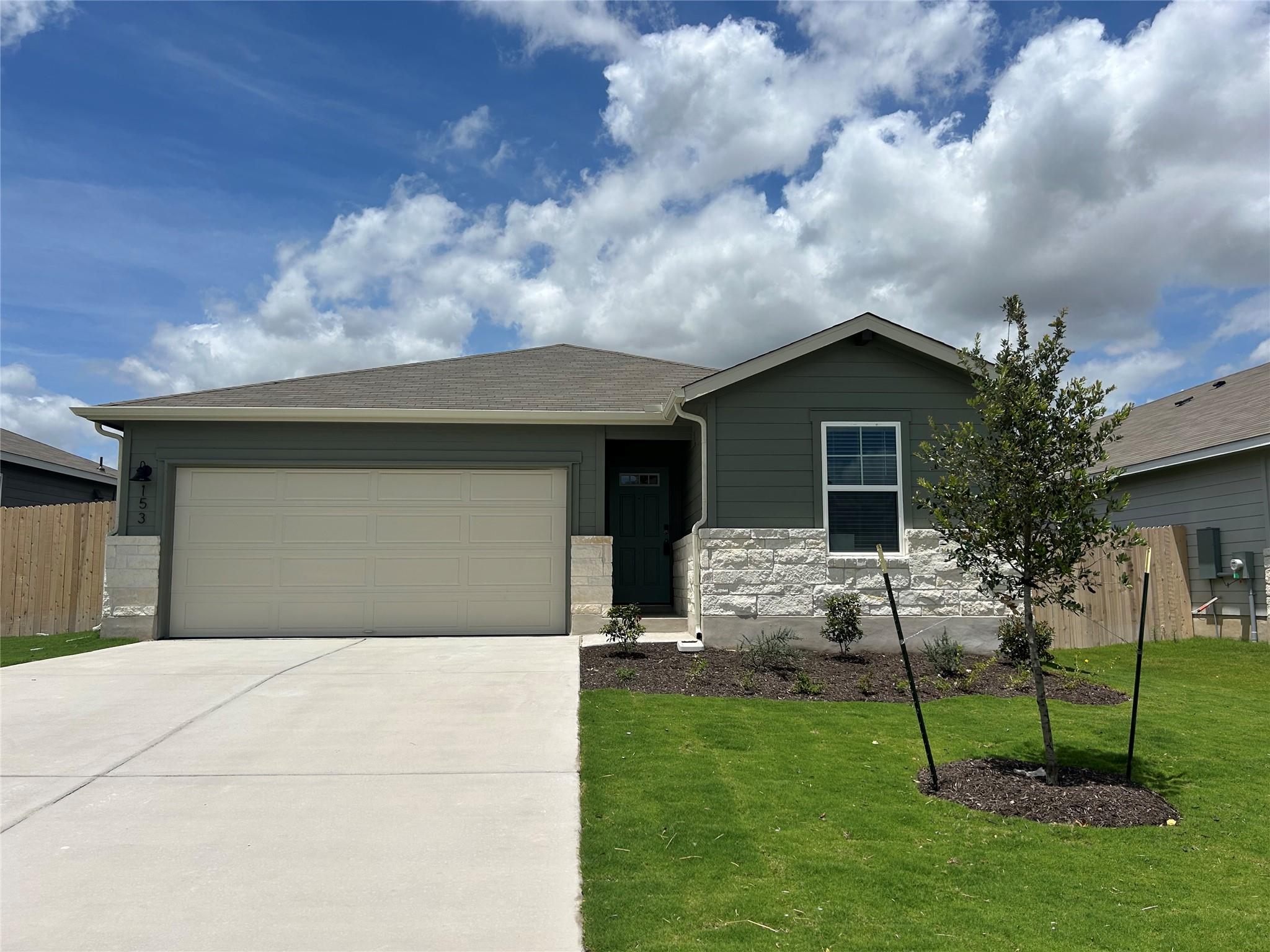 153 Honey Bee Rd, Jarrell, TX 76537