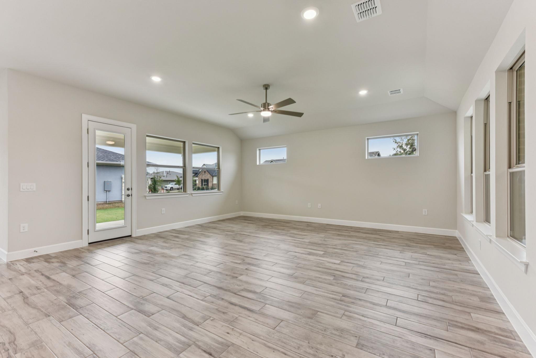 341 Sprinting Peak Dr, San Marcos, TX 78666