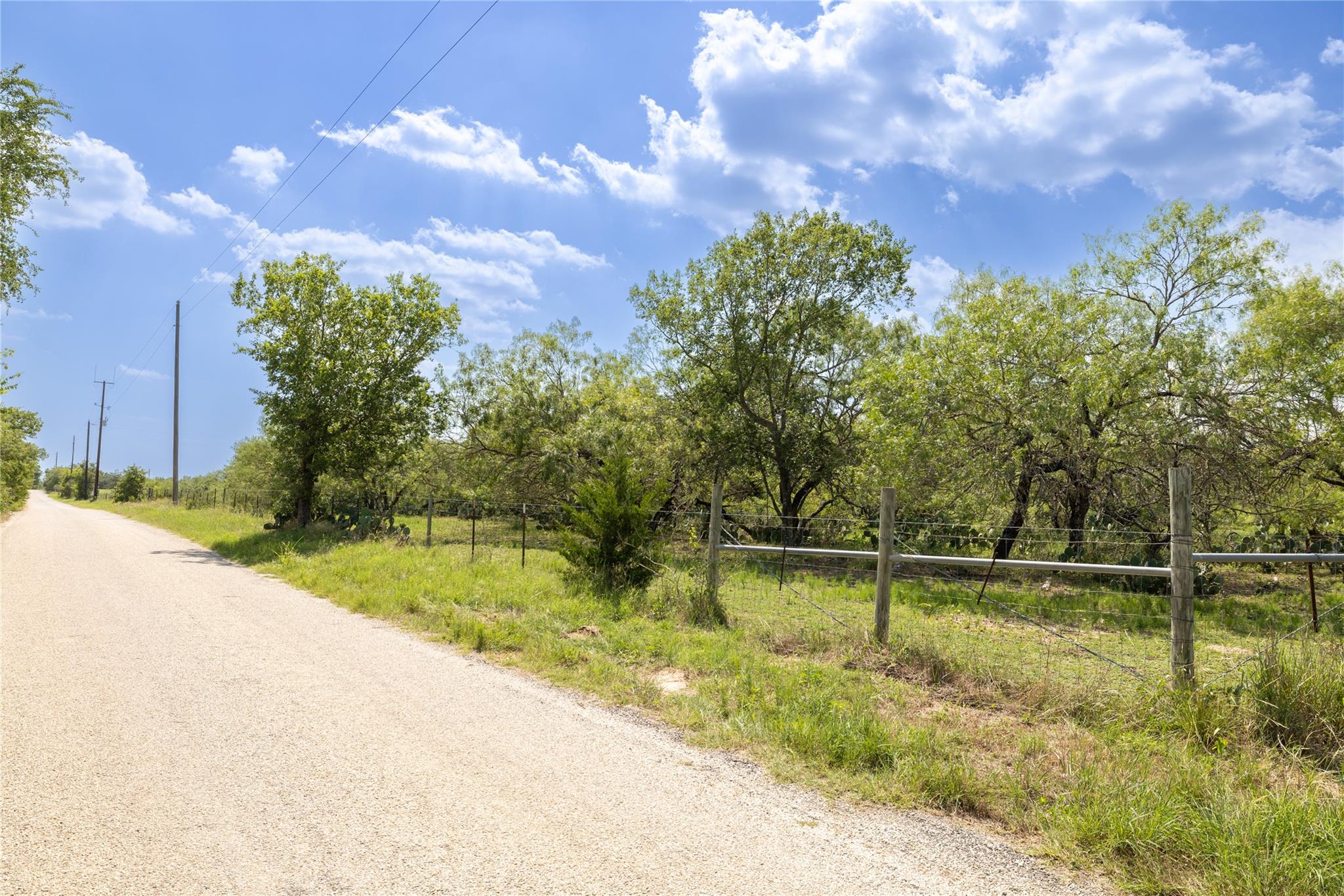 410 Green Acre Dr, Dale, TX 78616