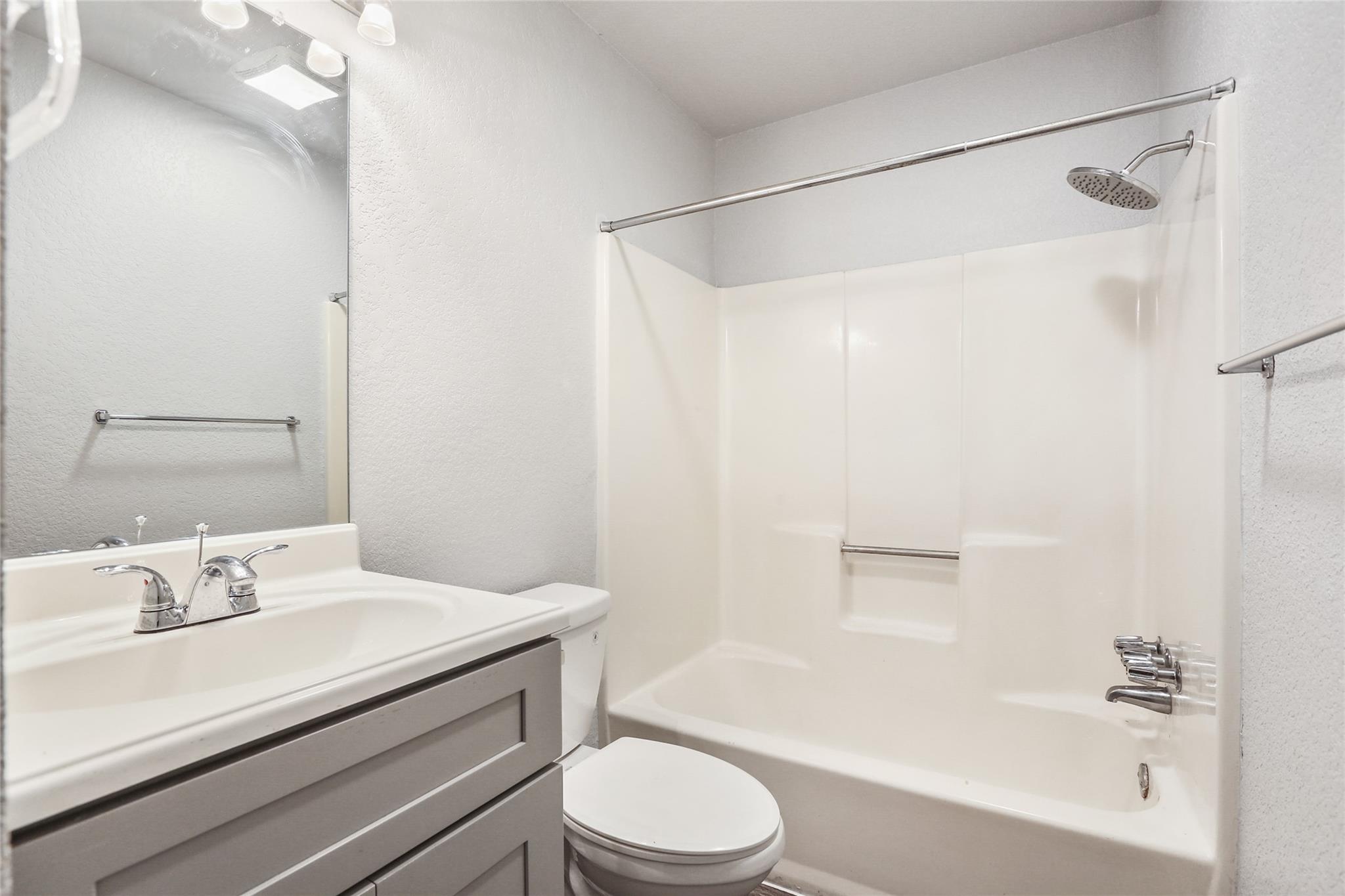 7415 VINTAGE HILLS Dr # D, Austin, TX 78723