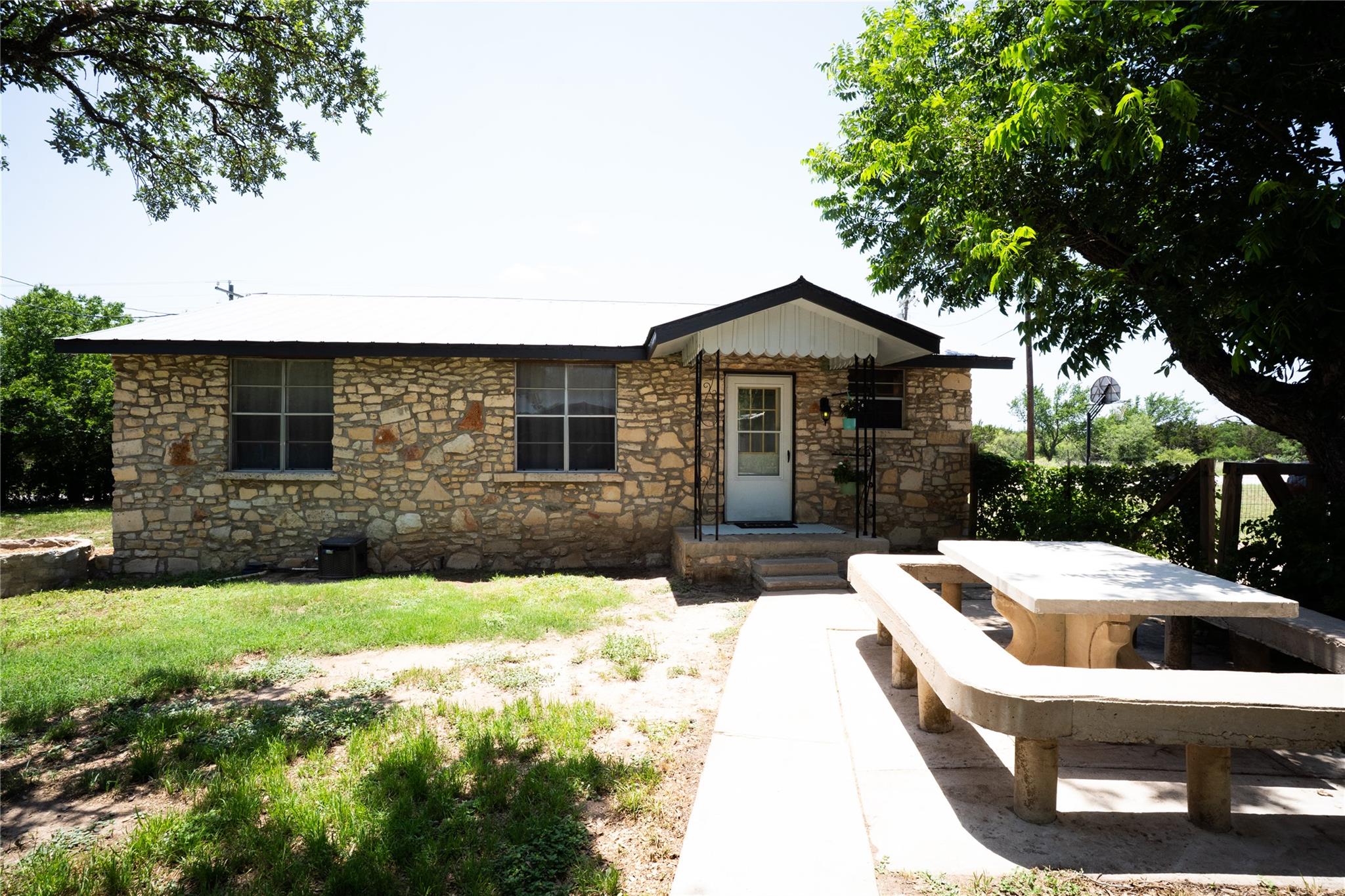 212 Bluebonnet Ln, Liberty Hill, TX 78642