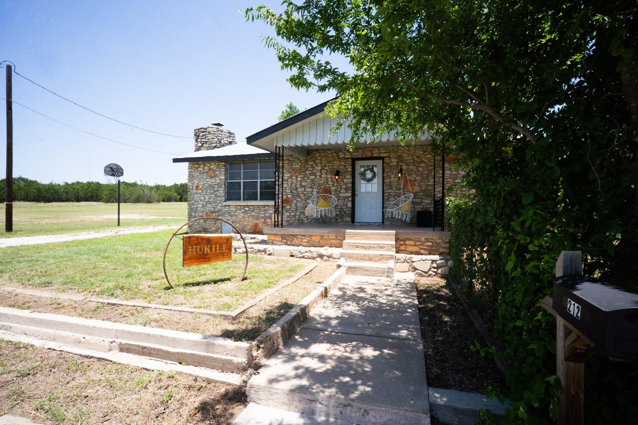 212 Bluebonnet Ln, Liberty Hill, TX 78642