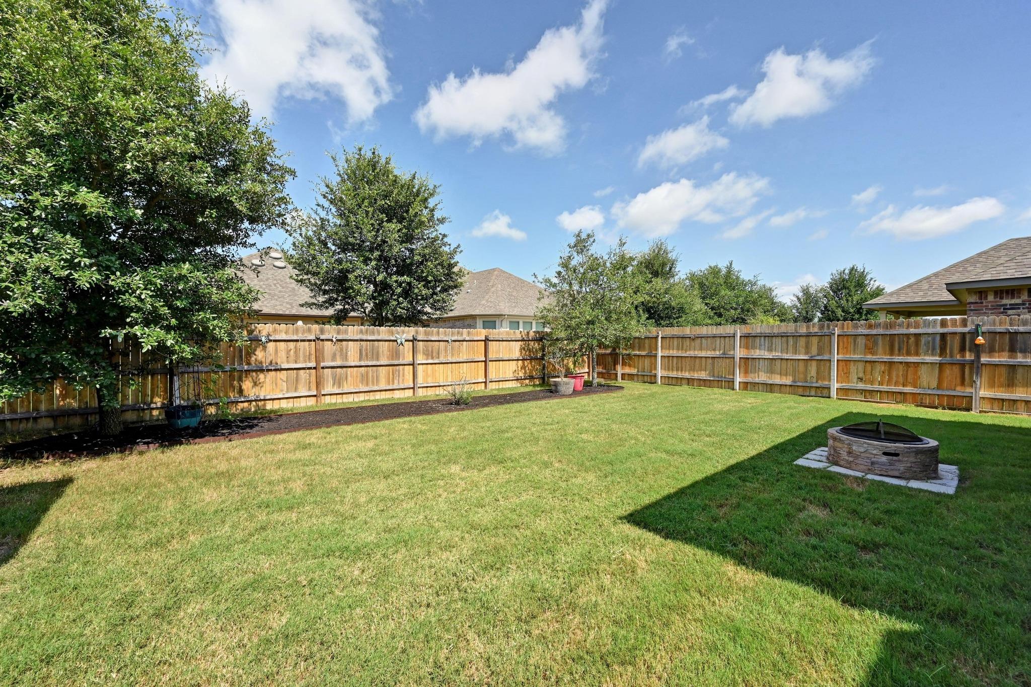 198 Danbark Dr, Buda, TX 78610