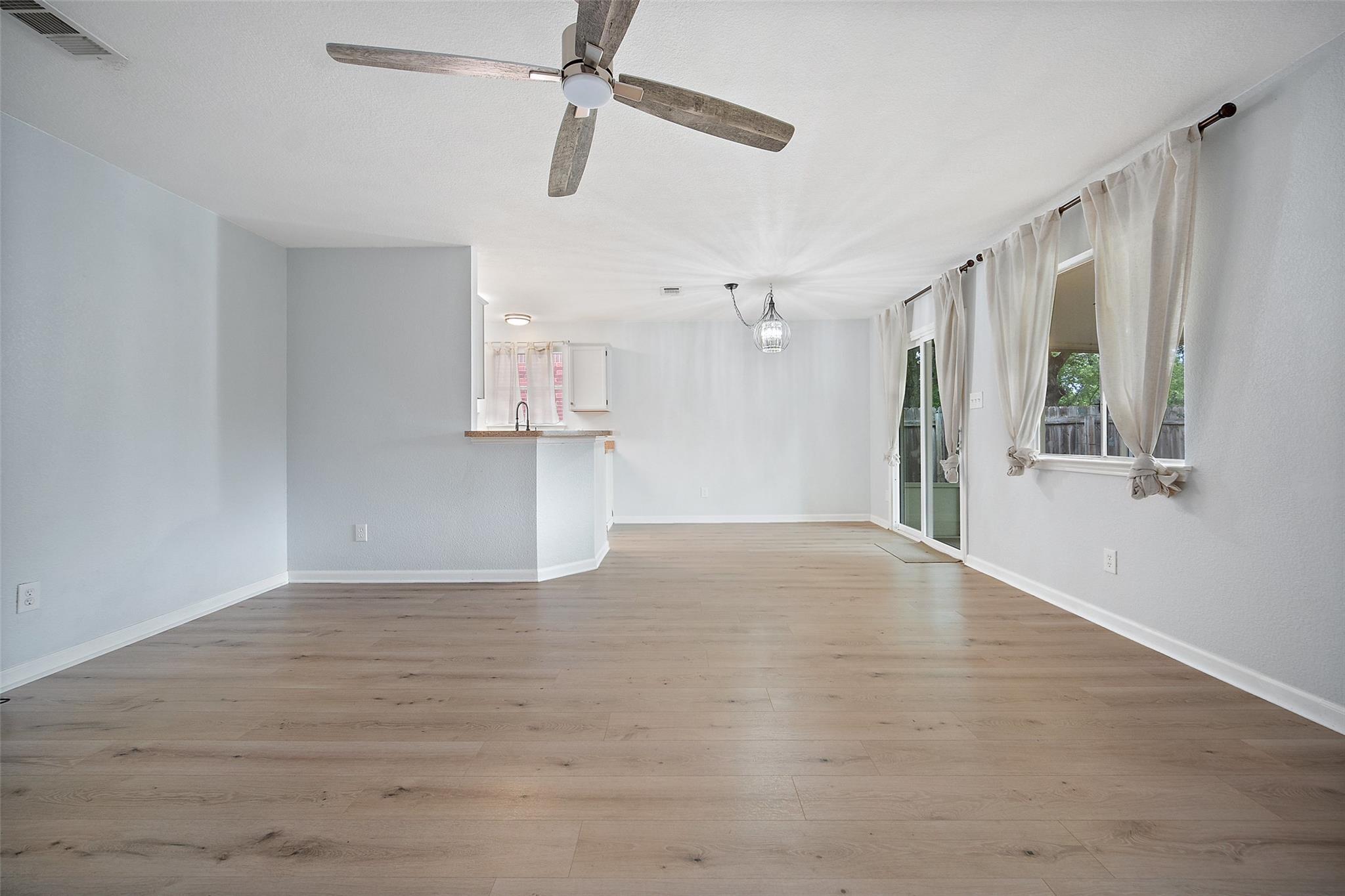 1009 Laurelleaf Dr, Pflugerville, TX 78660