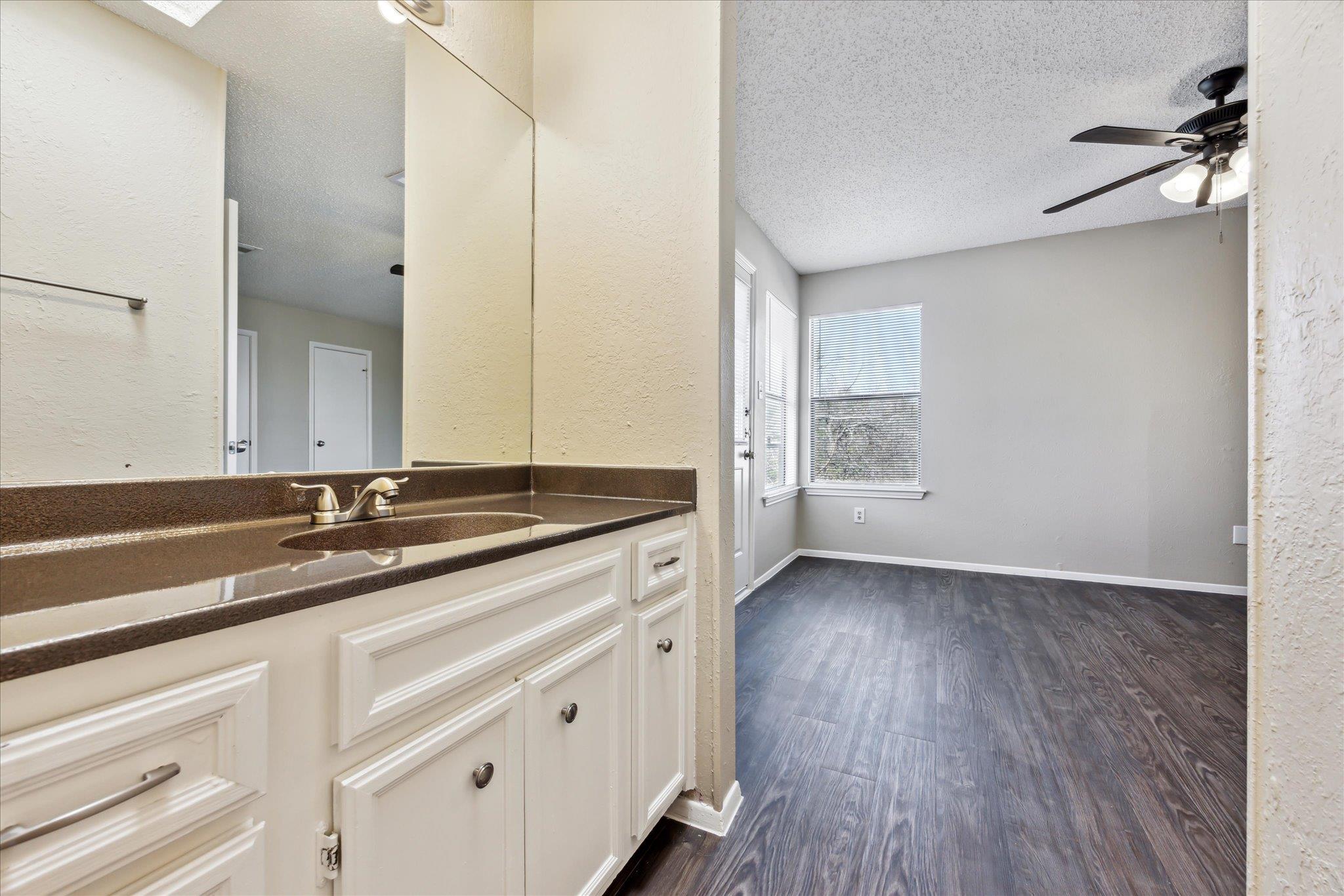 710 Rollingway Dr # B, Round Rock, TX 78681