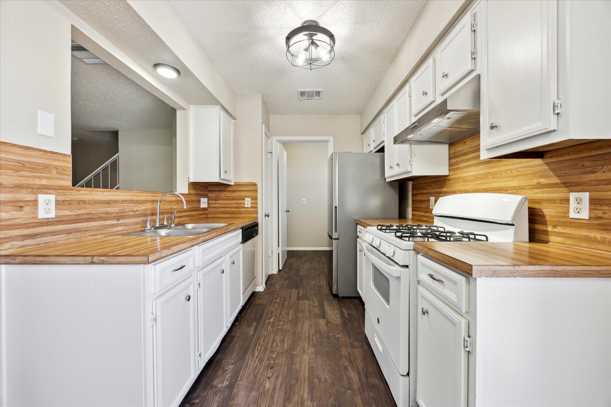 710 Rollingway Dr # B, Round Rock, TX 78681