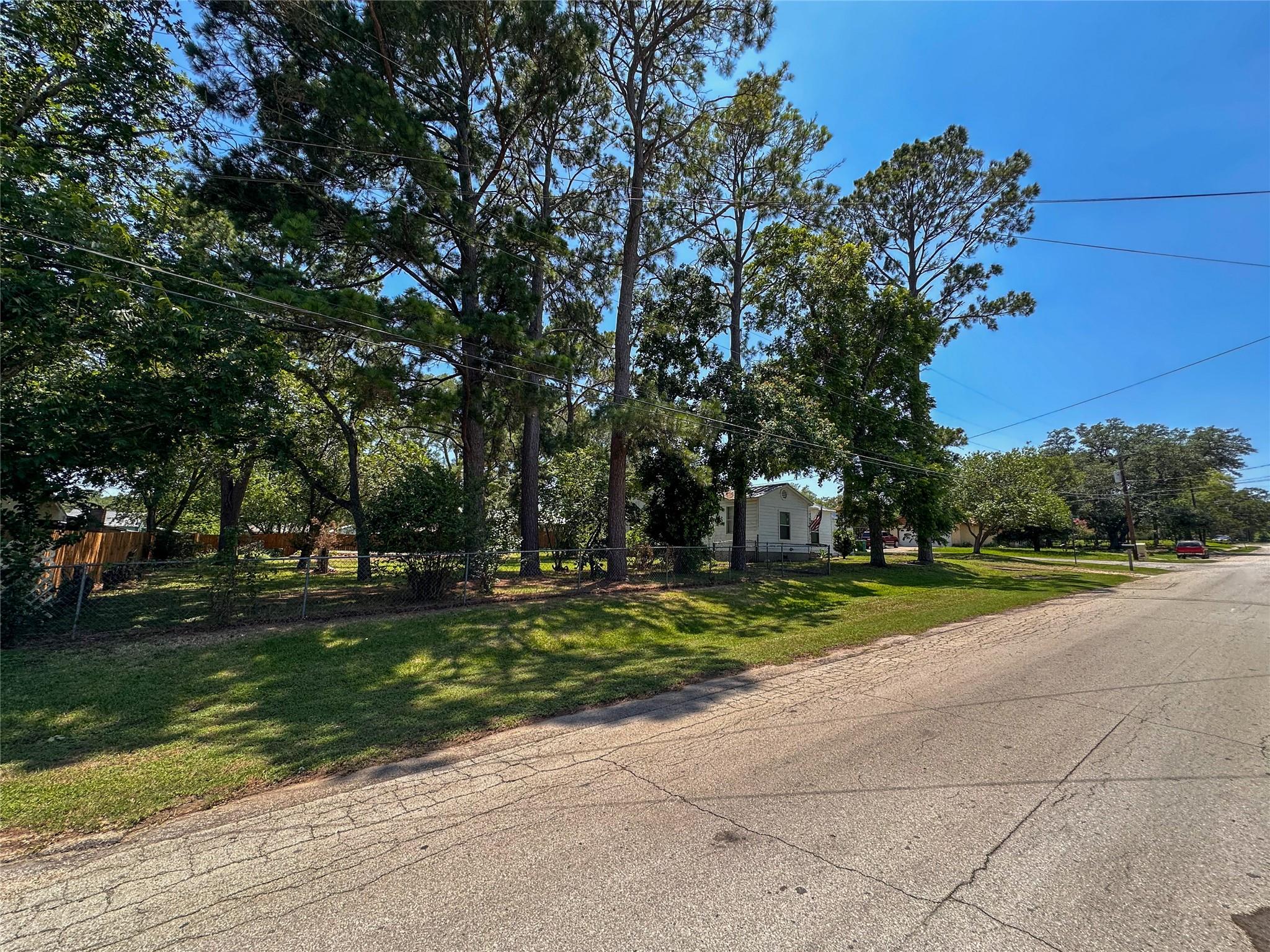 407 4th Ave, Smithville, TX 78957