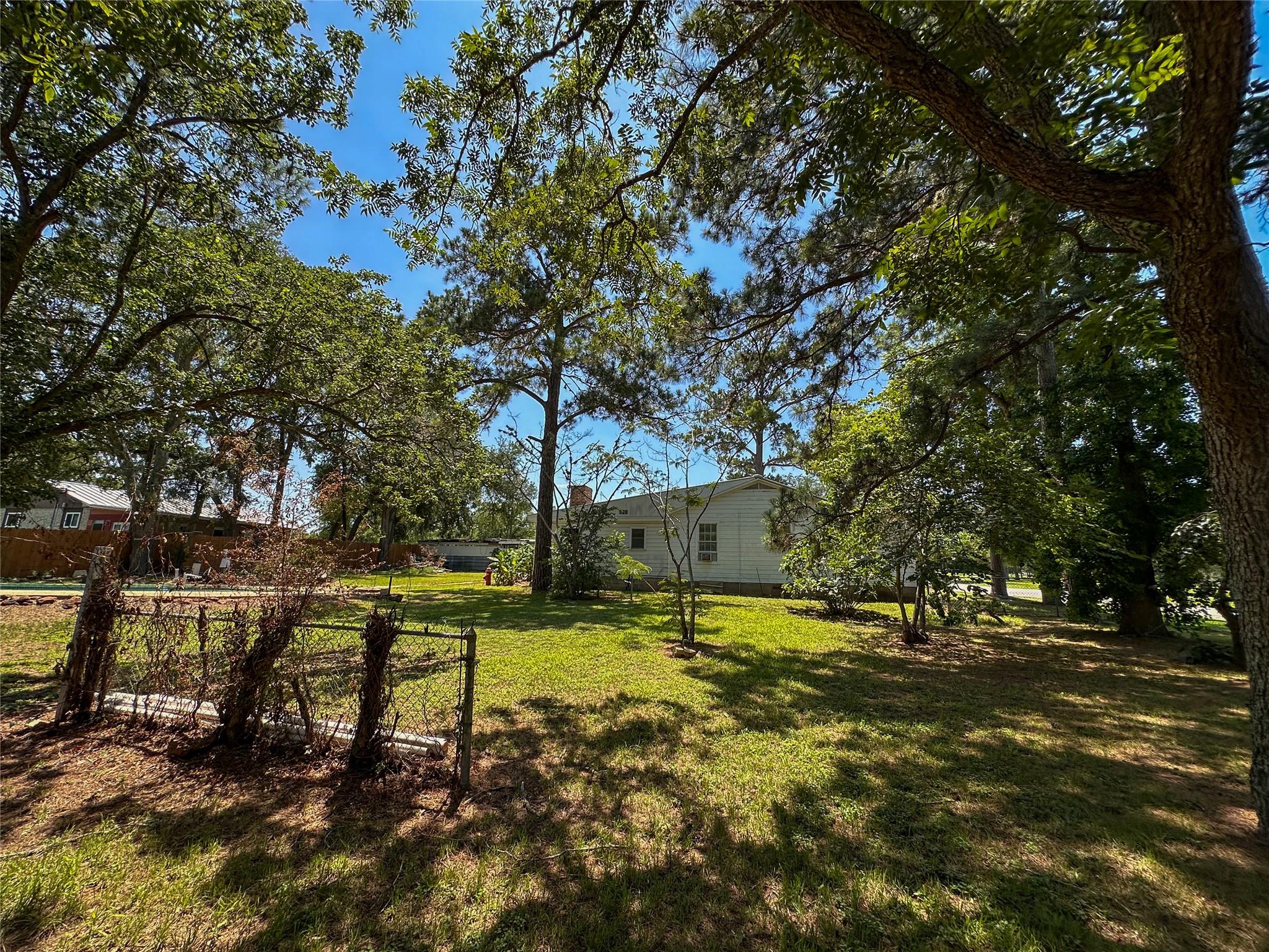 407 4th Ave, Smithville, TX 78957