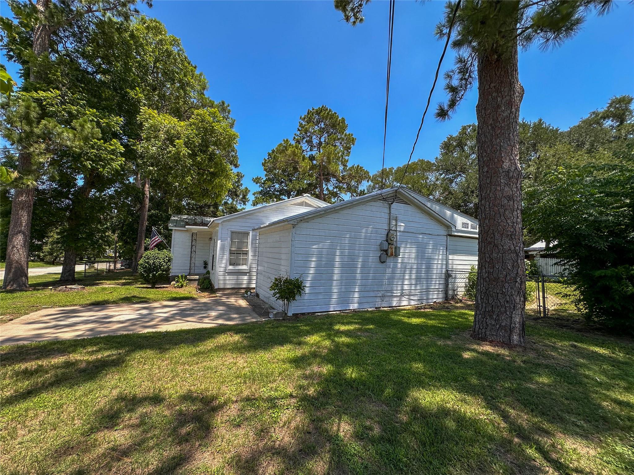 407 4th Ave, Smithville, TX 78957