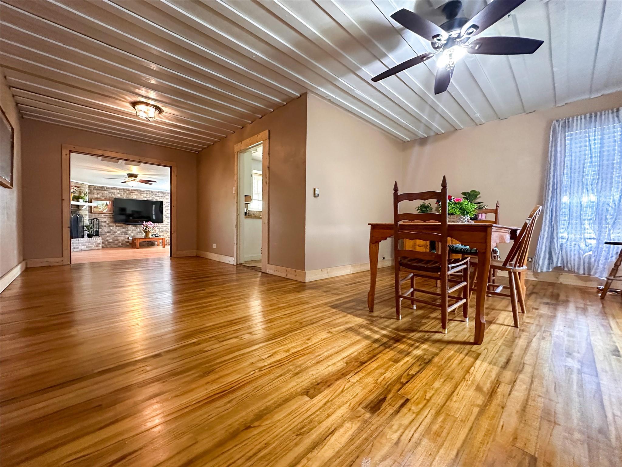 407 4th Ave, Smithville, TX 78957