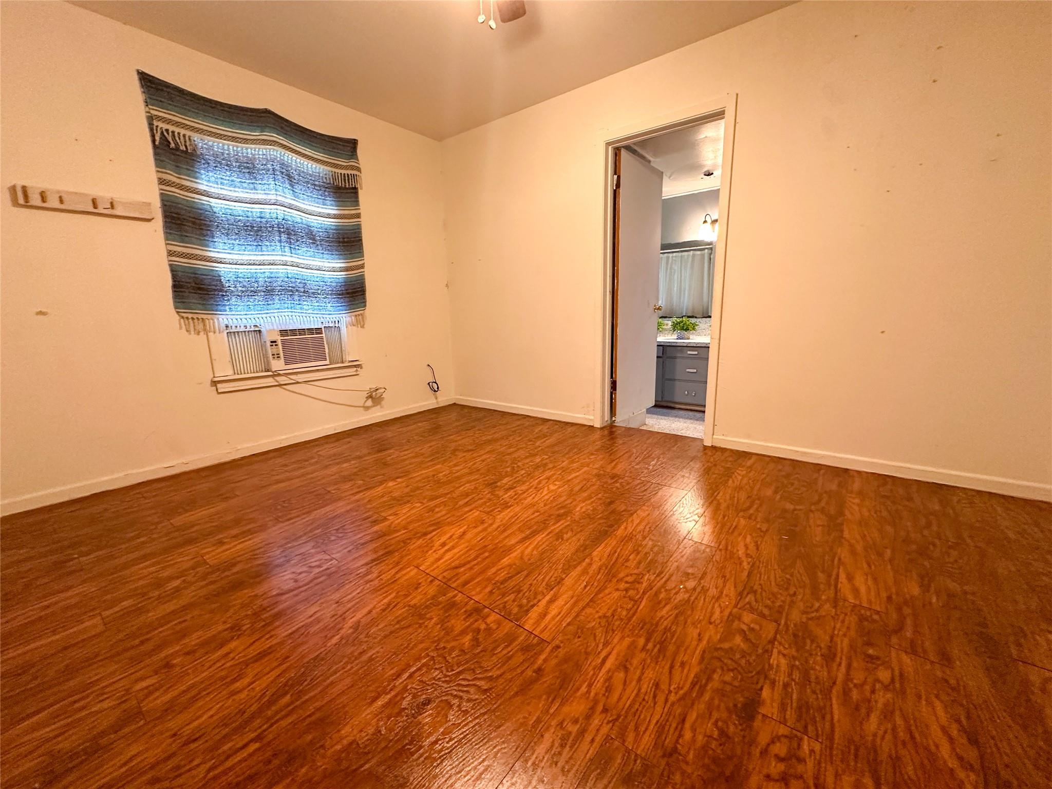 407 4th Ave, Smithville, TX 78957