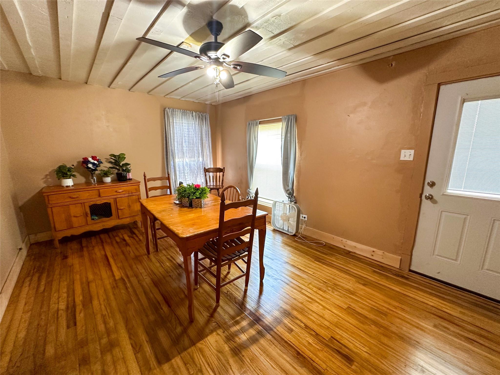 407 4th Ave, Smithville, TX 78957