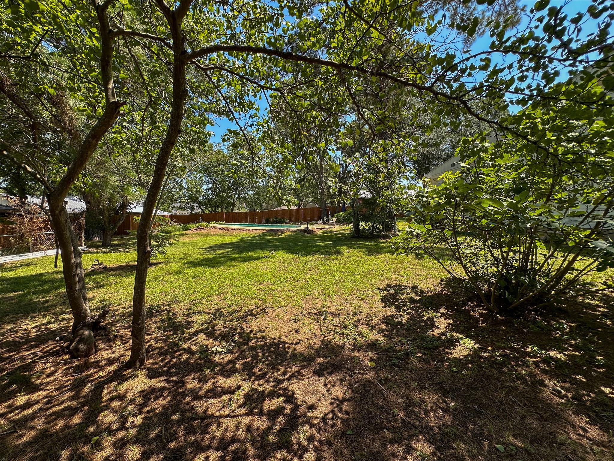 407 4th Ave, Smithville, TX 78957