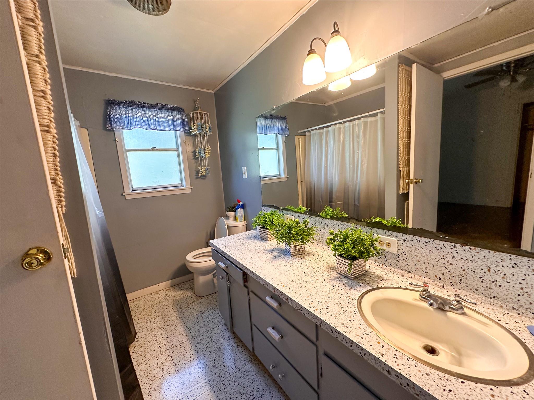 407 4th Ave, Smithville, TX 78957